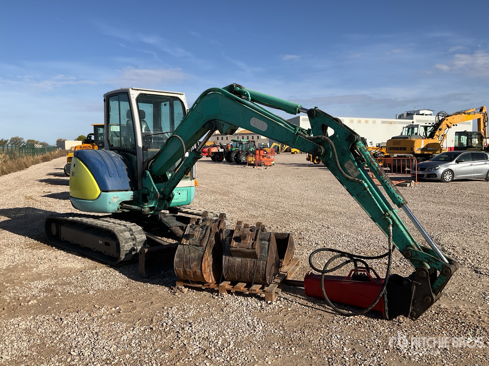 General Appearance with Picture, Right Front Corner