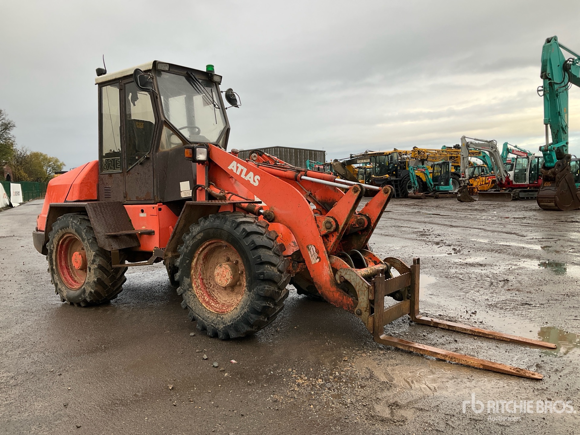 General Appearance with Picture, Right Front Corner