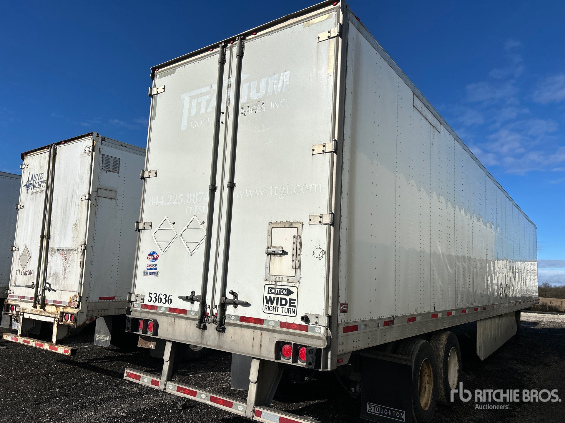 Aspect général with Image, coin arrière droit