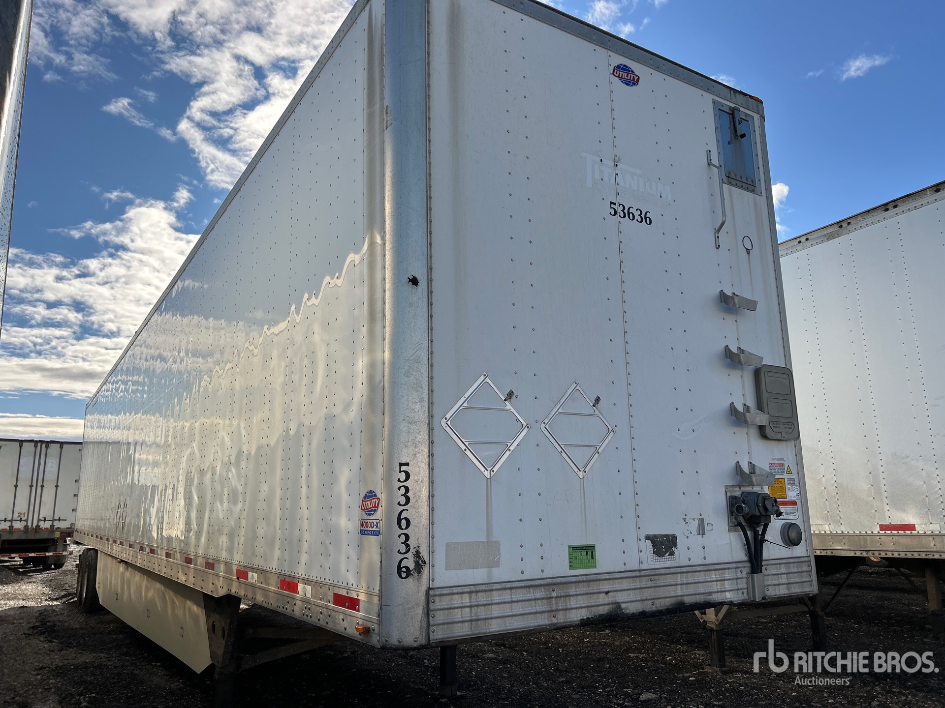 Aspect général with Image, coin avant droit