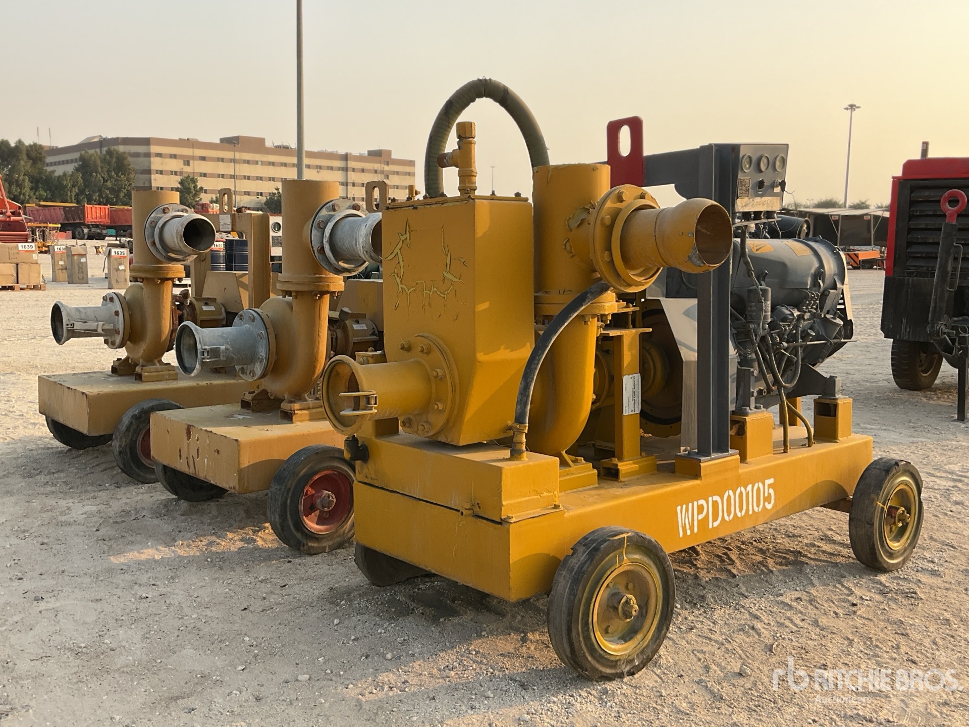 General Appearance with Bild, Ecke vorne rechts