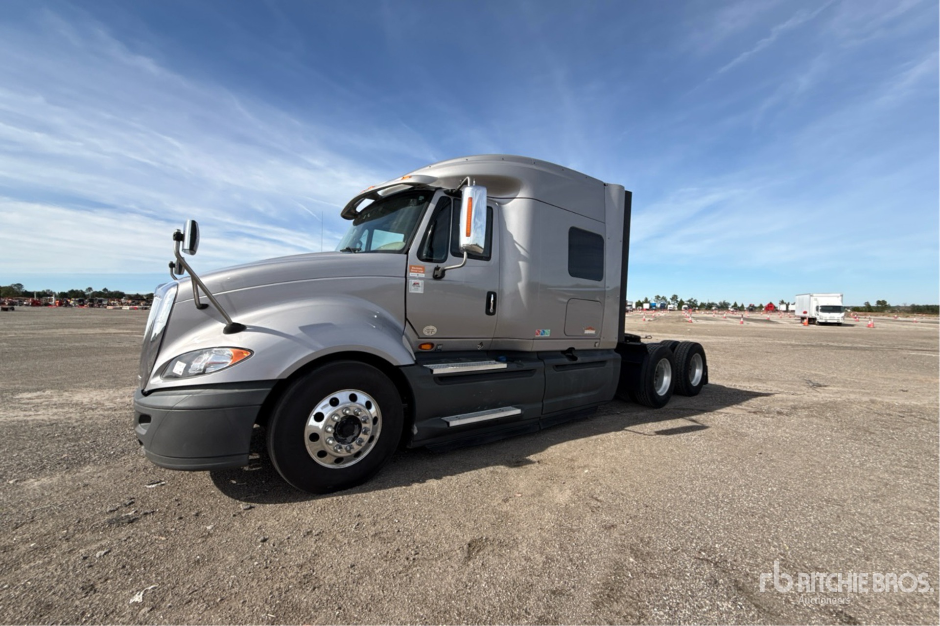 General Appearance with Bild, Ecke vorne links