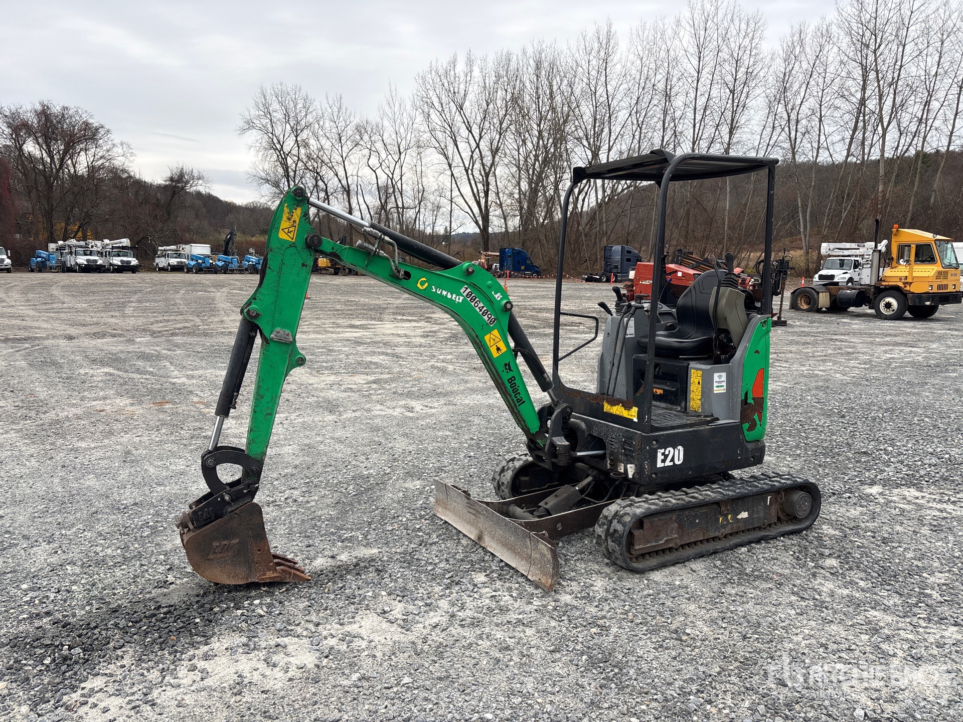 General Appearance with Foto, angolo anteriore sinistro