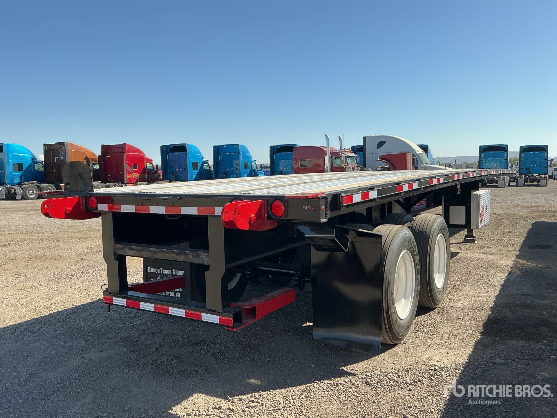 General Appearance with Foto, angolo anteriore sinistro