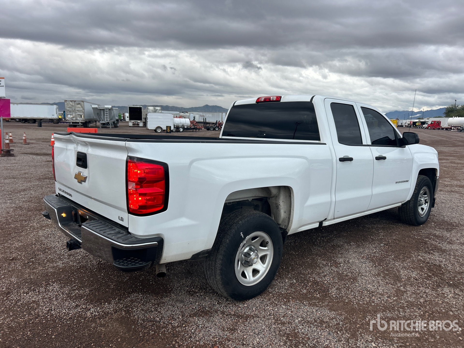 Aspect général with Image, coin arrière droit