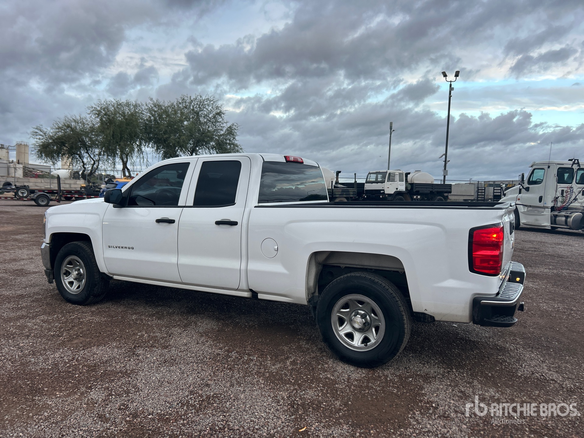 Aspect général with Image, coin arrière gauche