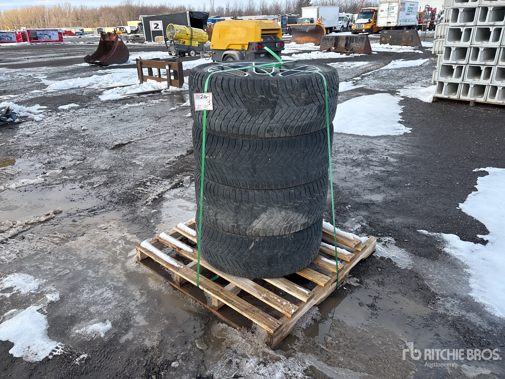 General Appearance with Bild, Ecke vorne links