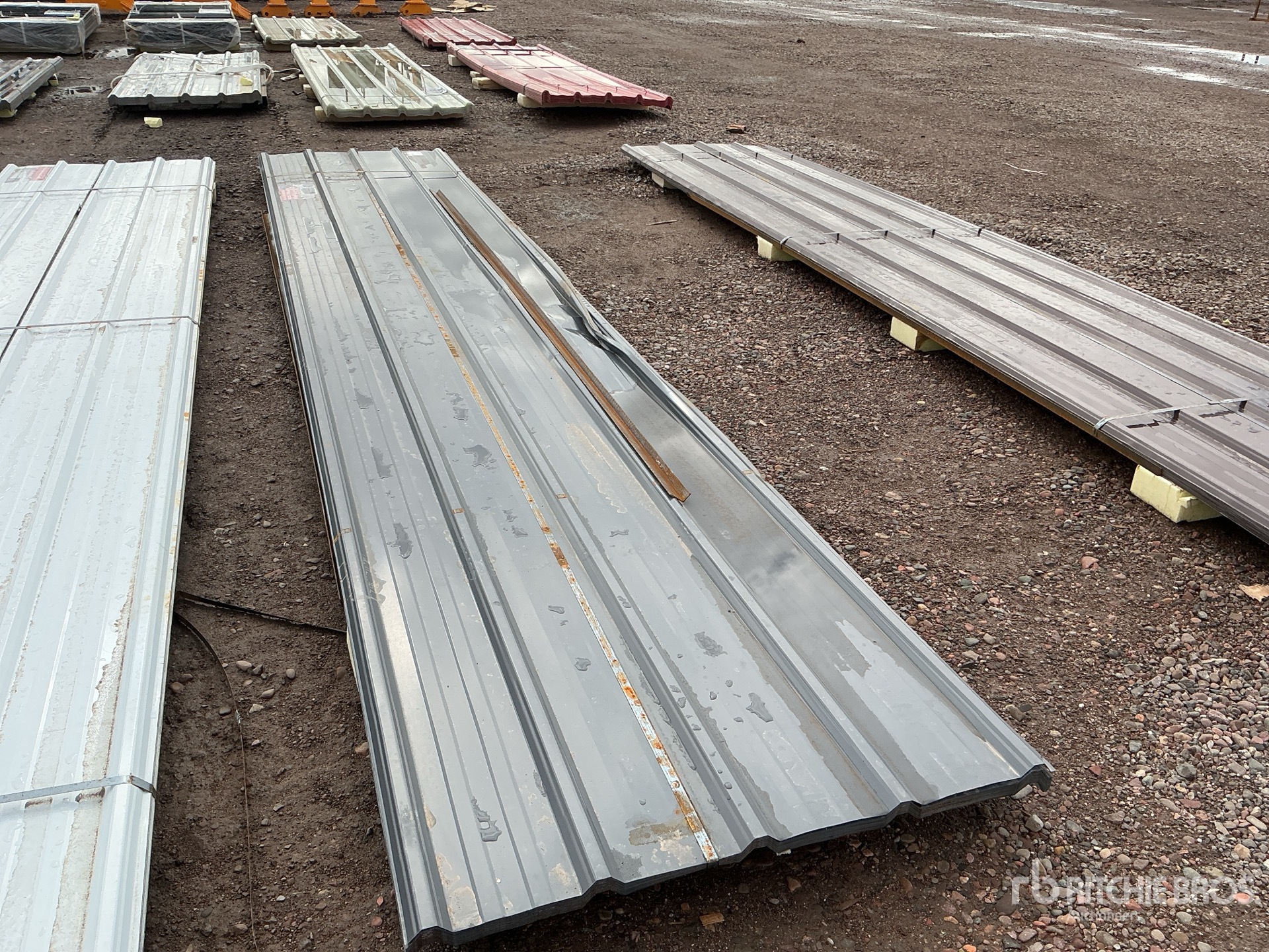 Aspect général with Image, coin arrière droit