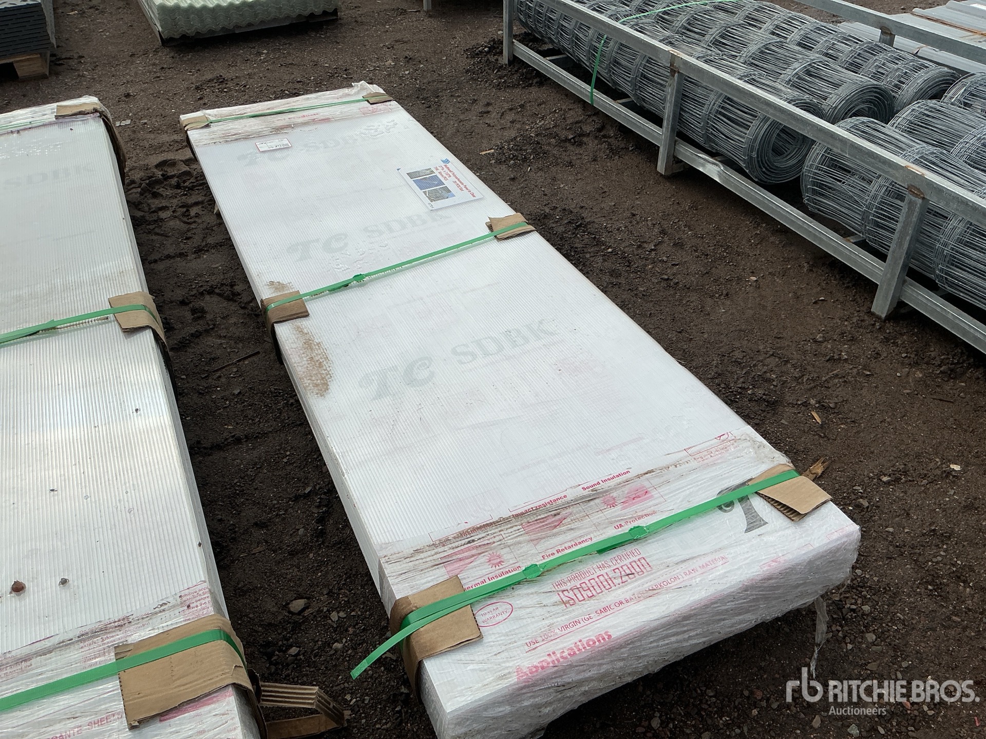 Aspect général with Image, coin arrière droit