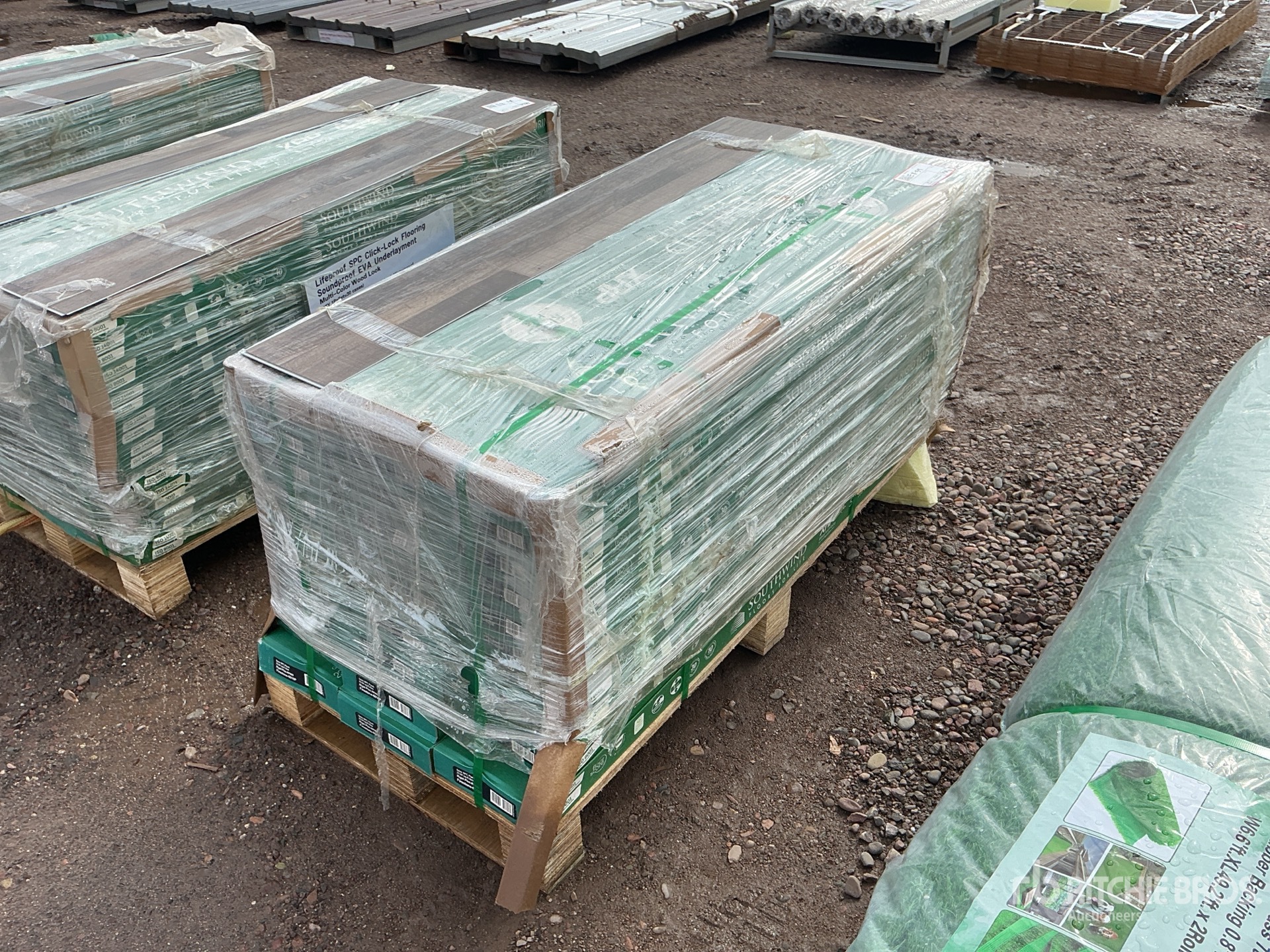 Aspect général with Image, coin arrière droit