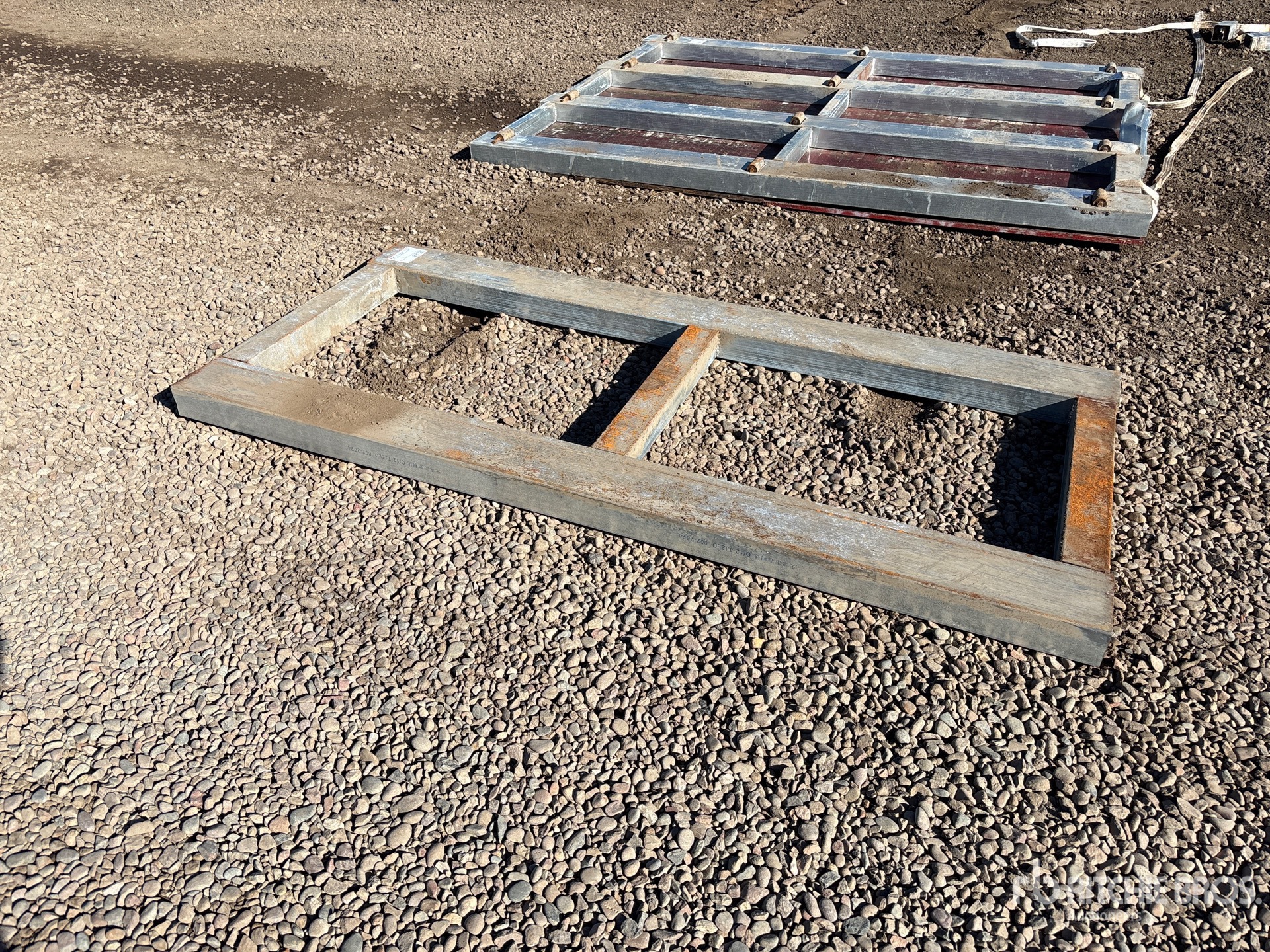 General Appearance with Featured Photo