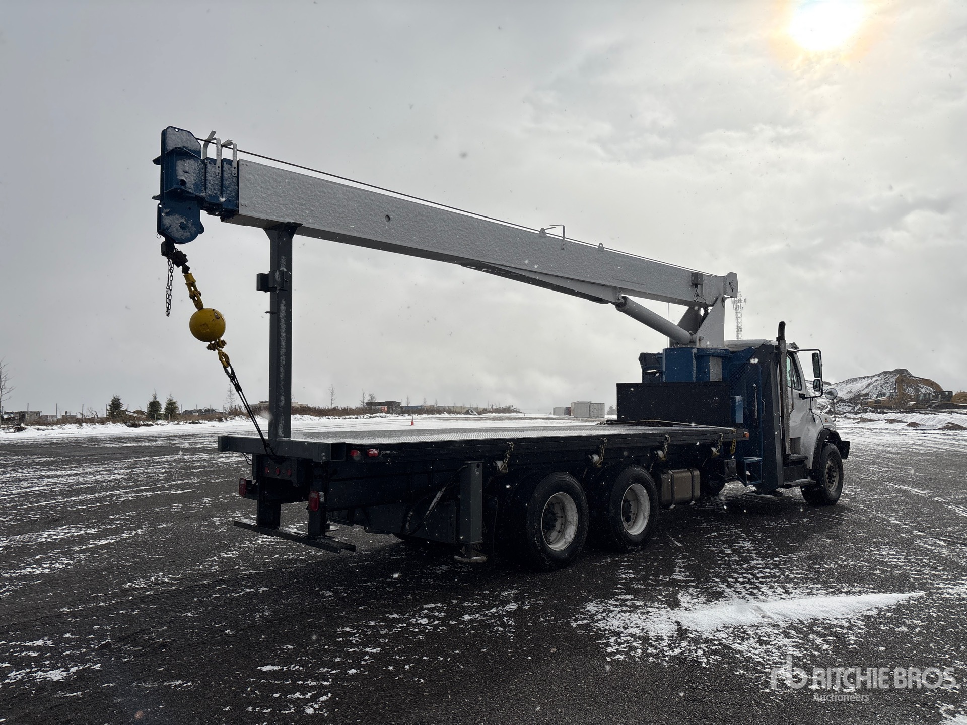 Aspect général with Image, coin arrière droit