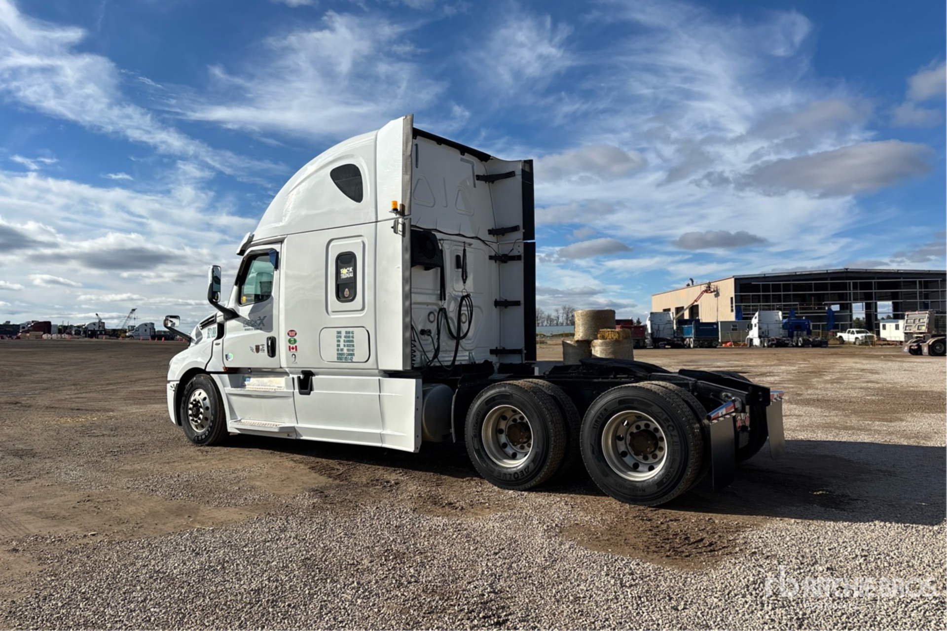 General Appearance with Bild, Ecke hinten links