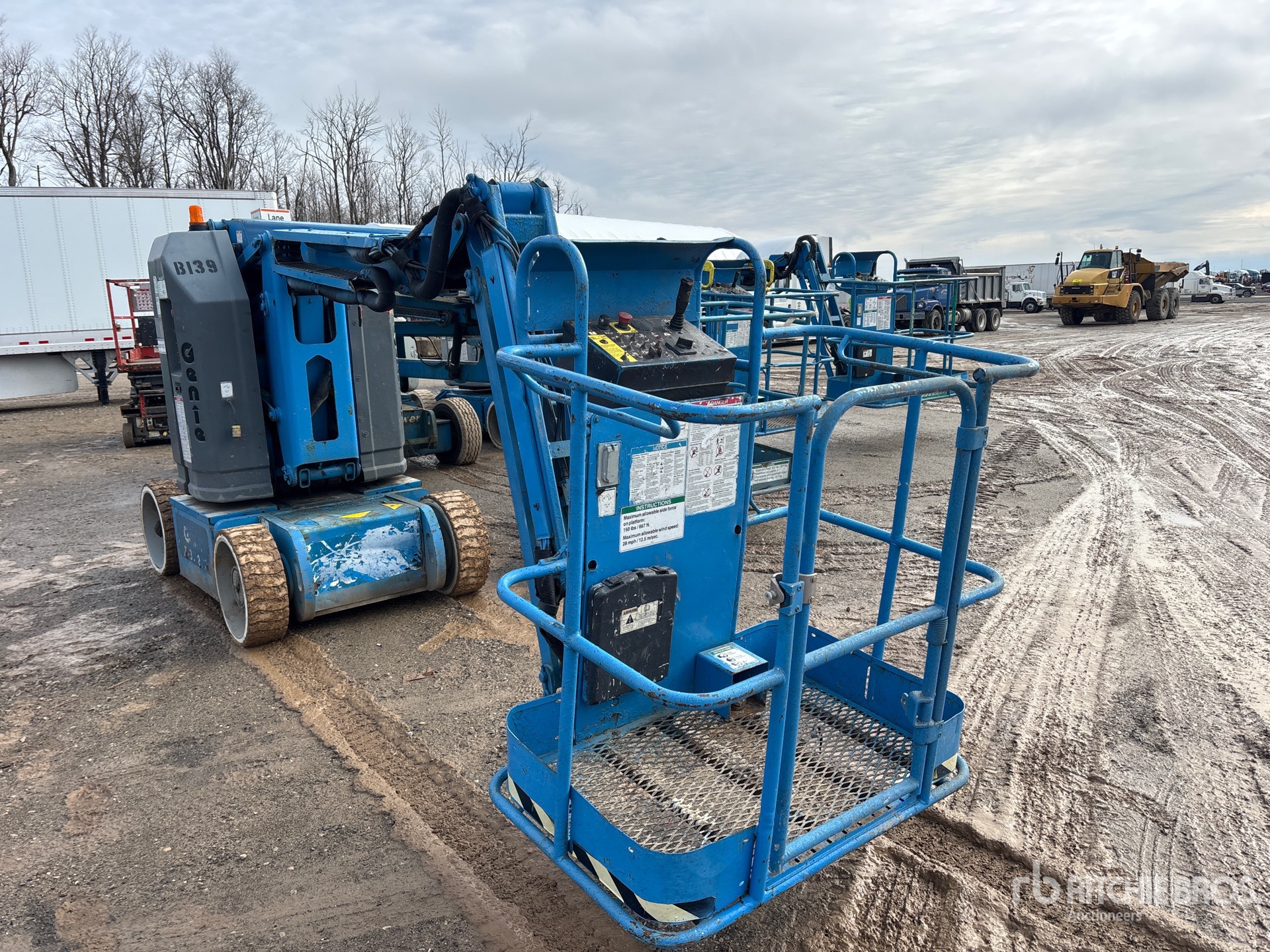 General Appearance with Image, coin avant droit