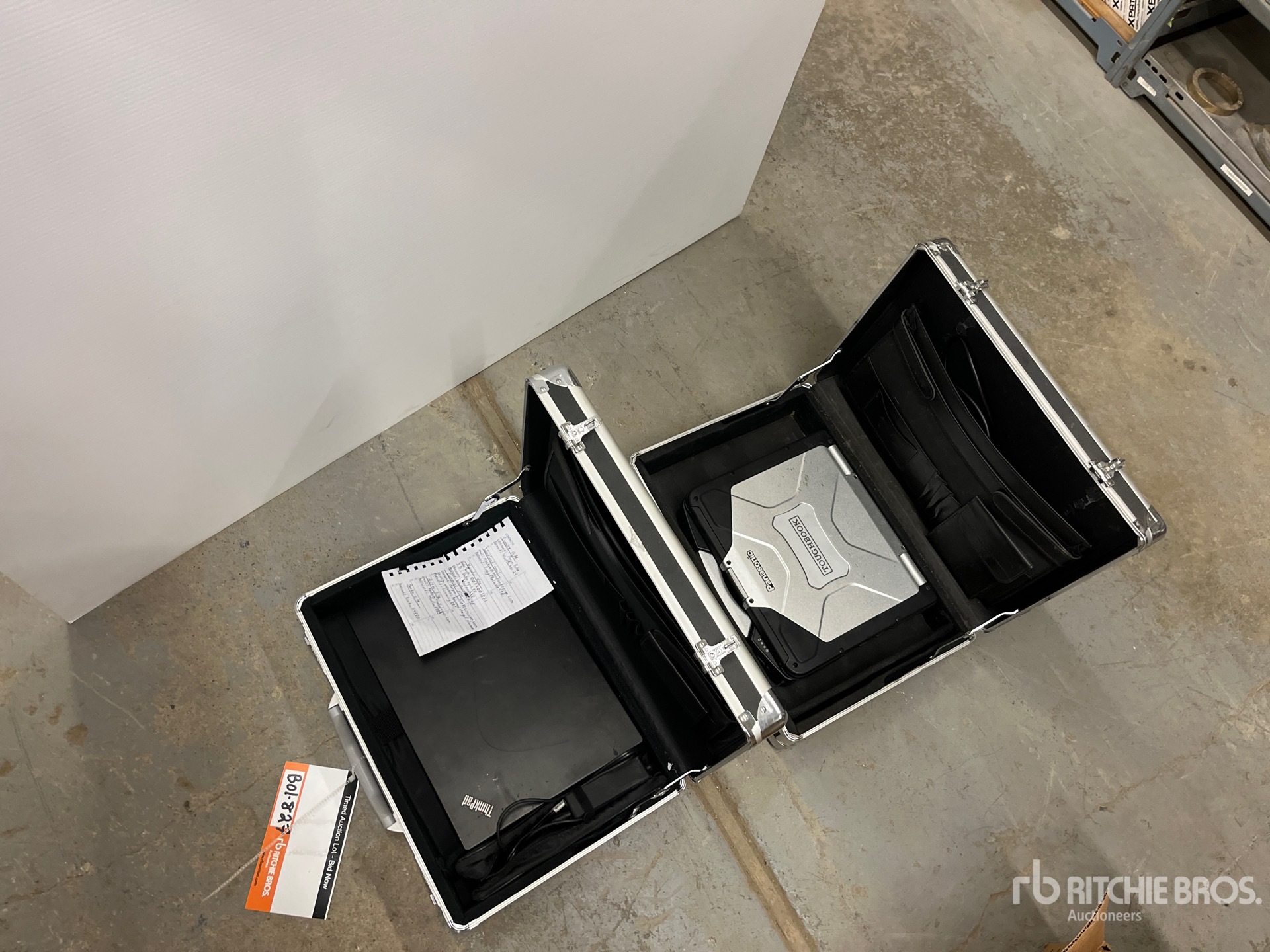 General Appearance with Foto, angolo anteriore sinistro