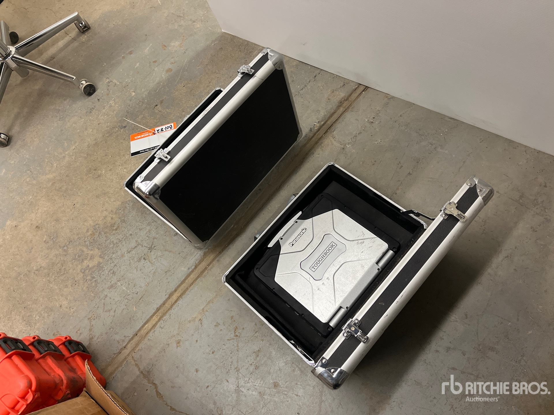 General Appearance with Foto, angolo posteriore sinistro