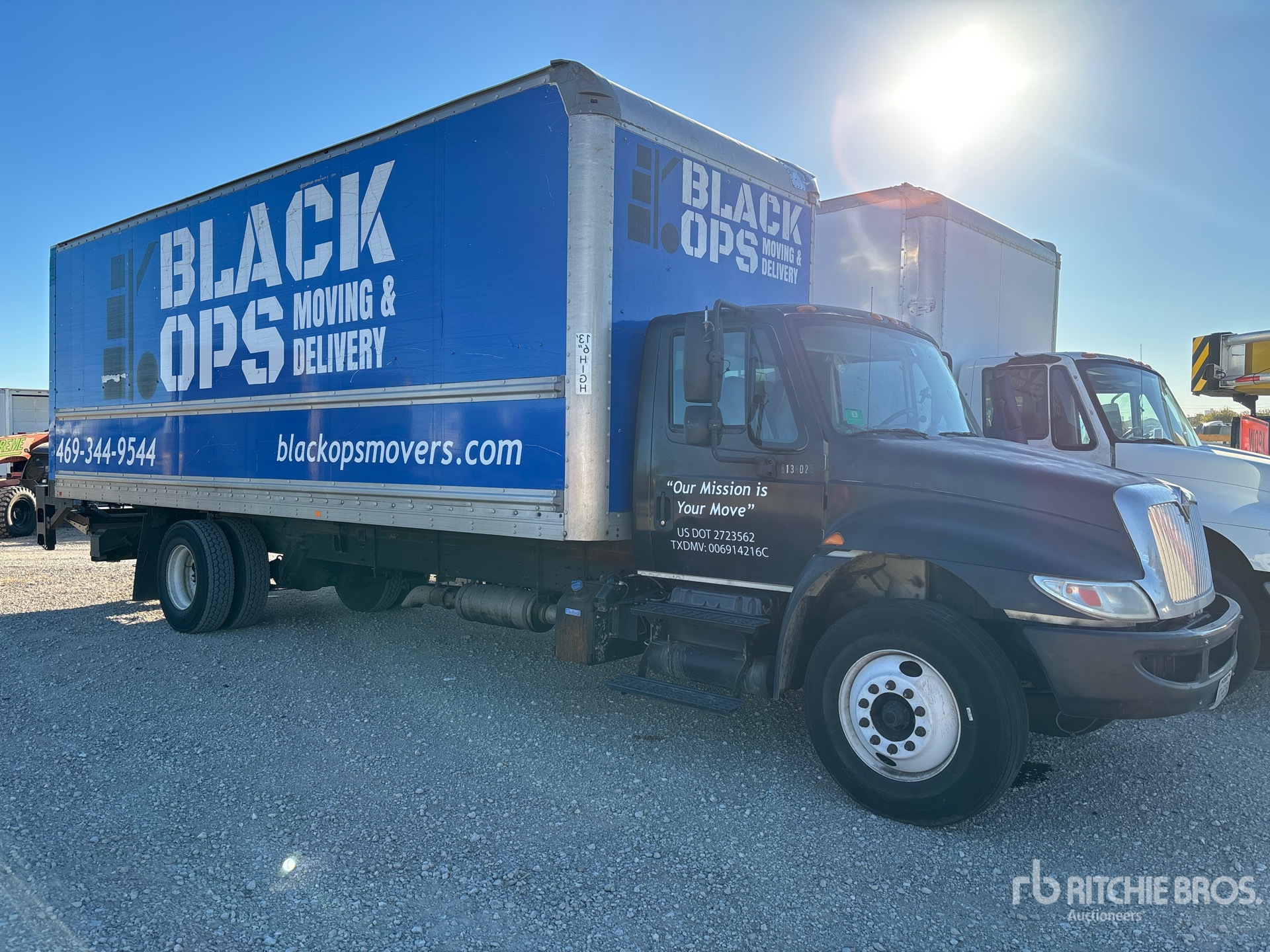 General Appearance with Bild, Ecke vorne rechts