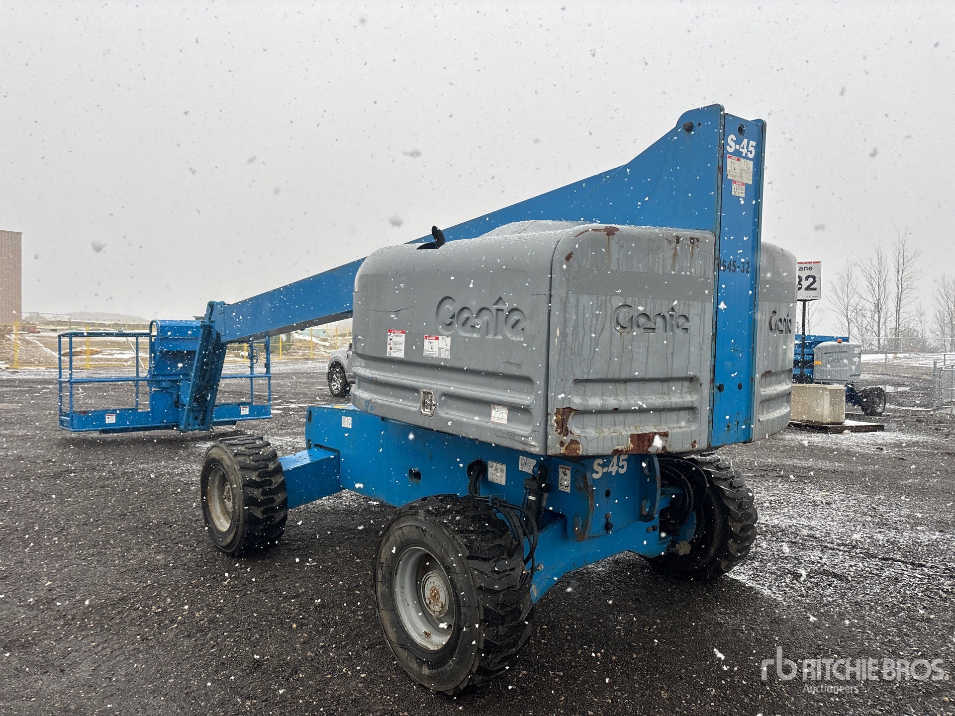 General Appearance with Picture, Left Rear Corner