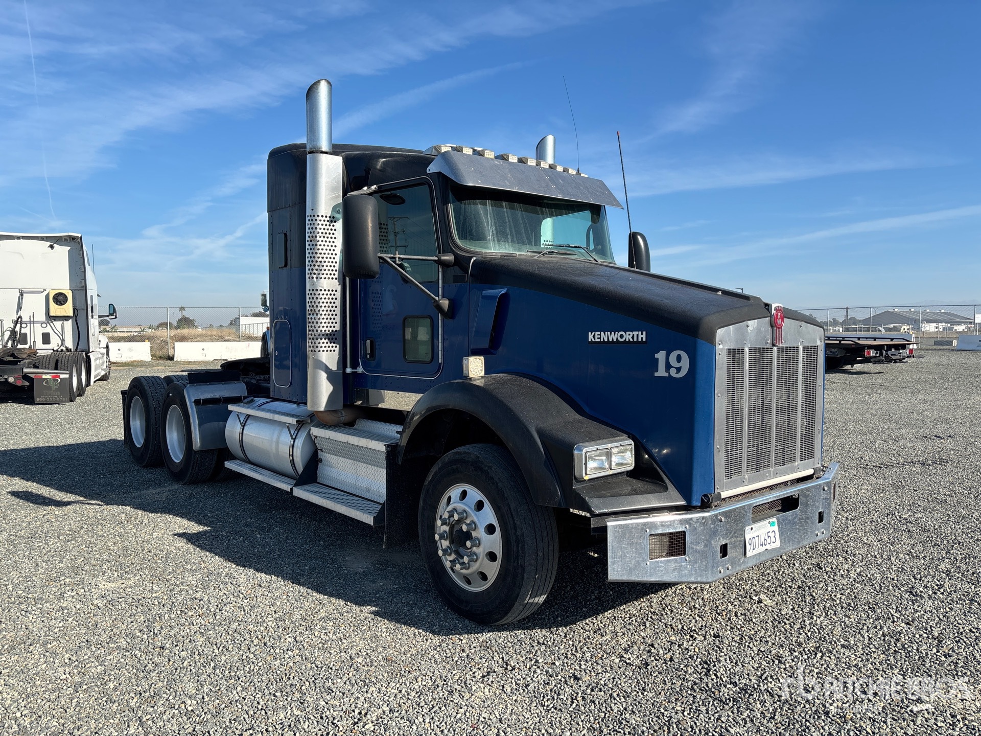 General Appearance with Bild, Ecke vorne rechts