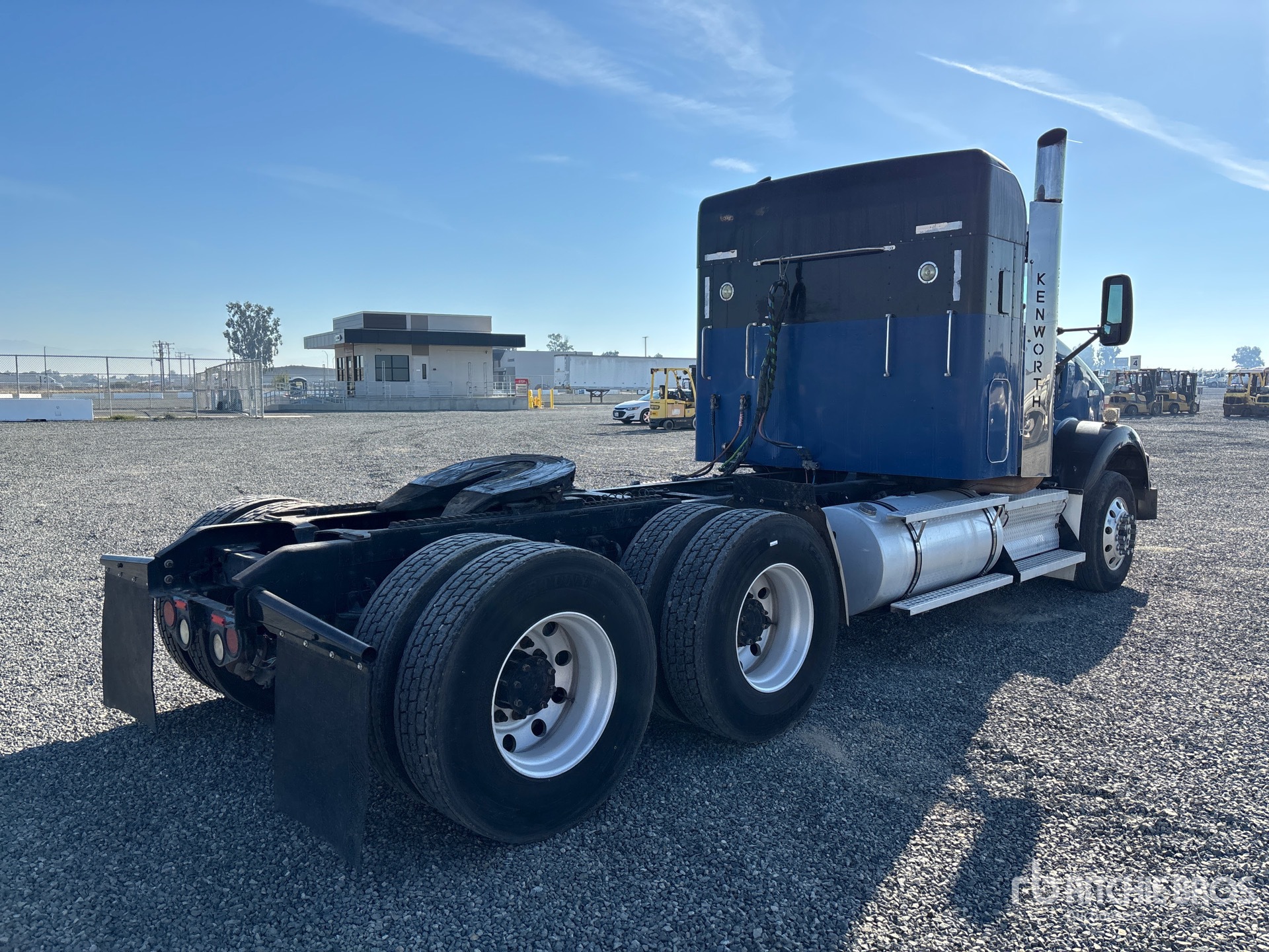 General Appearance with Bild, Ecke hinten rechts