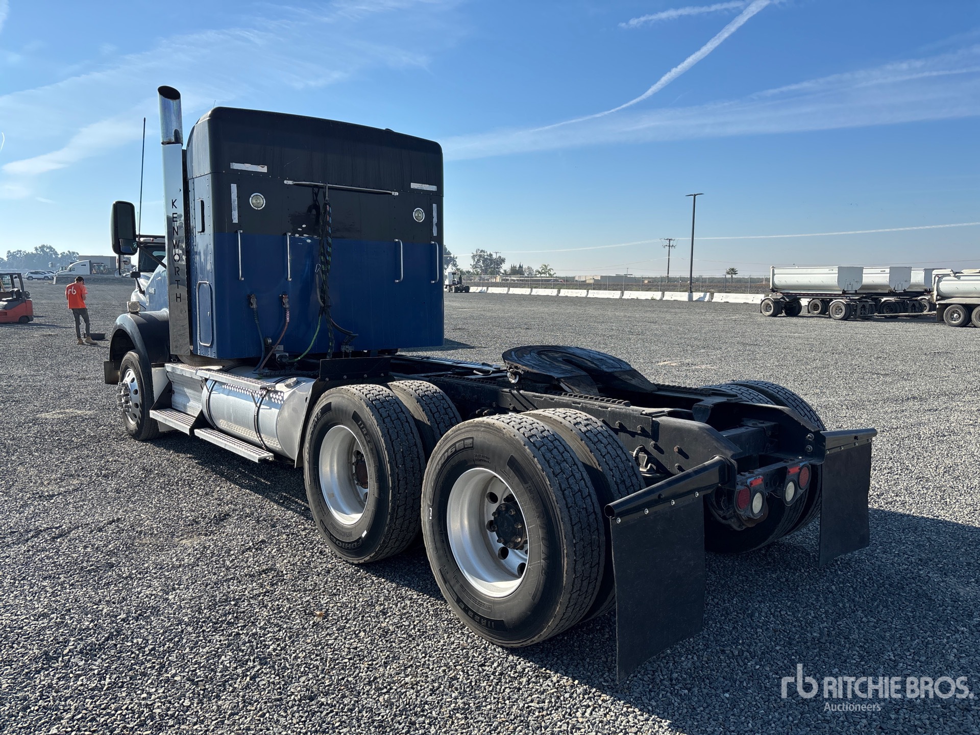 General Appearance with Bild, Ecke hinten links