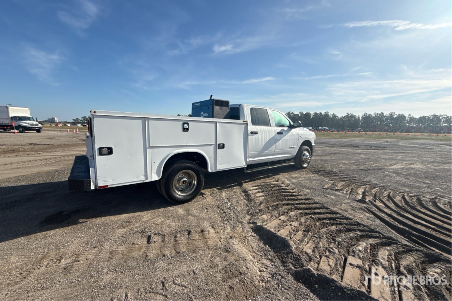 General Appearance with Foto, angolo anteriore sinistro