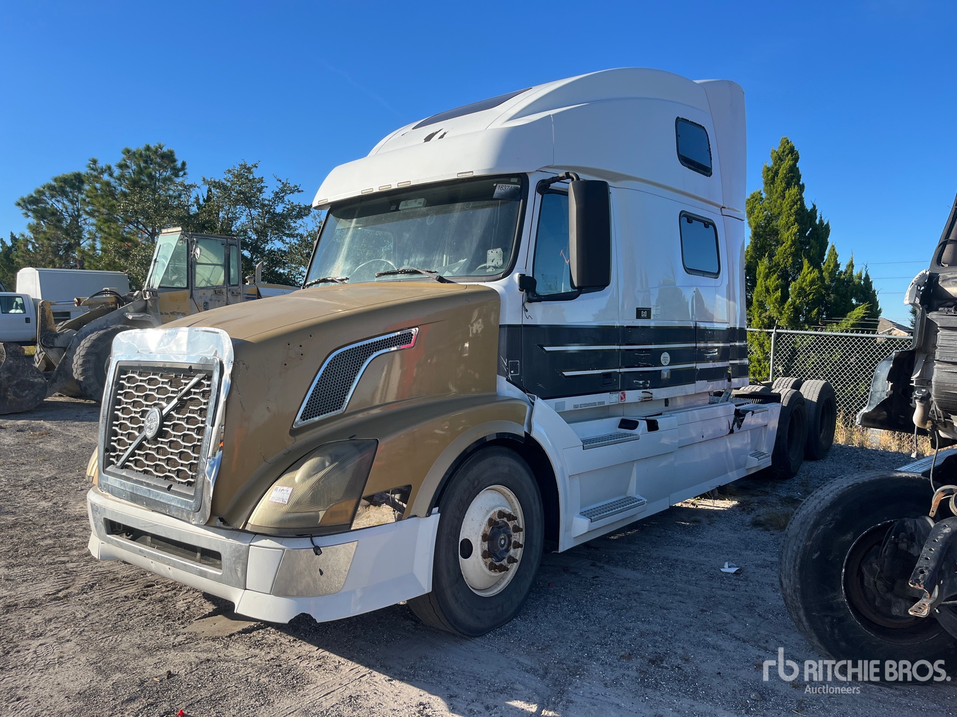 General Appearance with Bild, Ecke vorne links