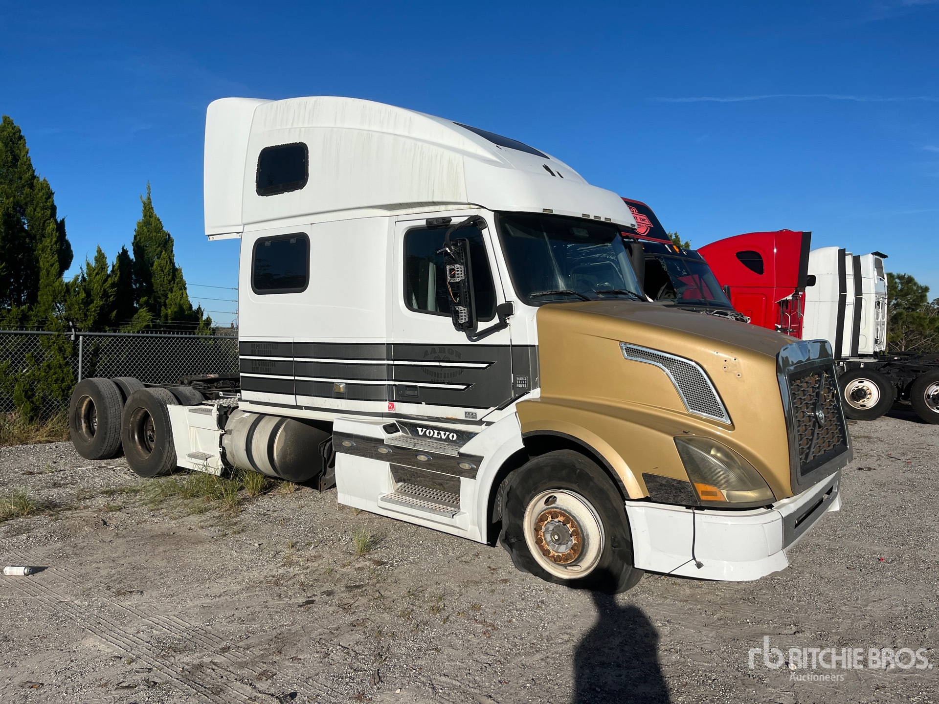 General Appearance with Bild, Ecke vorne rechts