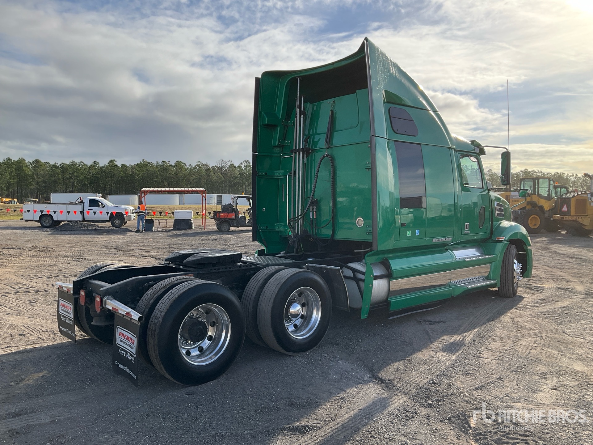 General Appearance with Imagen: esquina trasera derecha