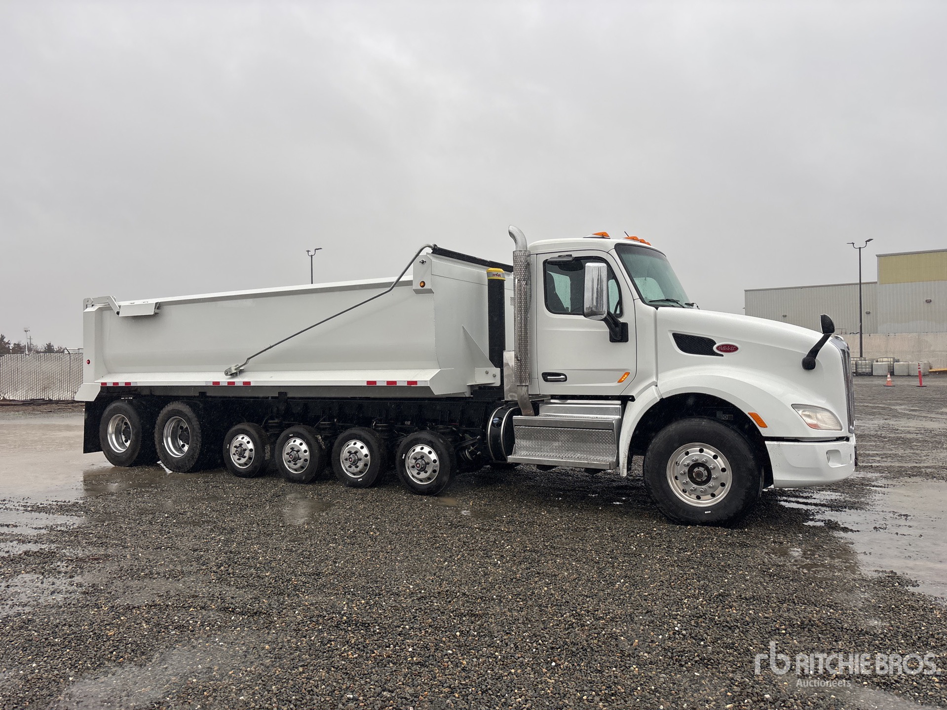 General Appearance with Bild, Ecke vorne rechts