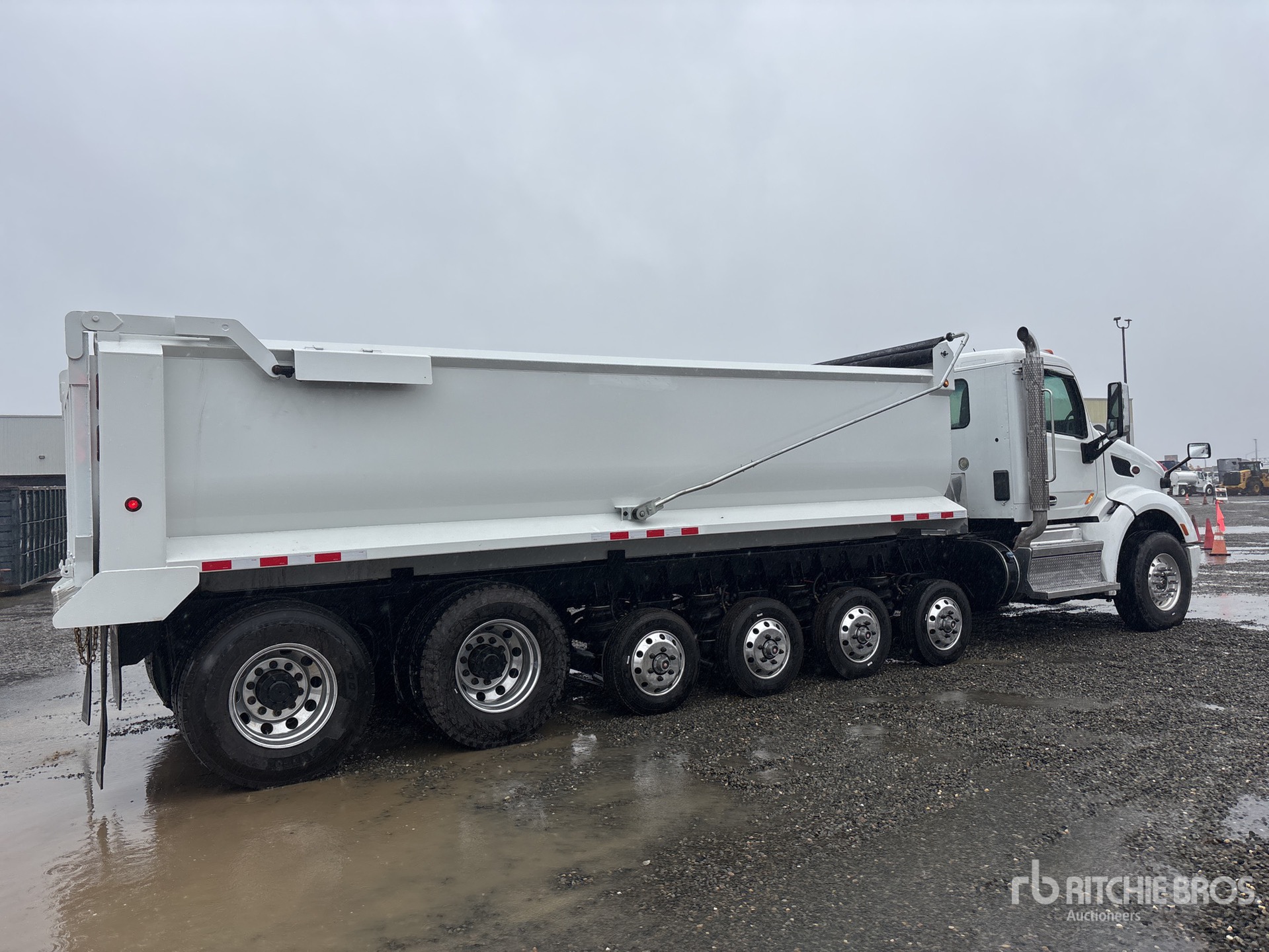 General Appearance with Bild, Ecke hinten rechts