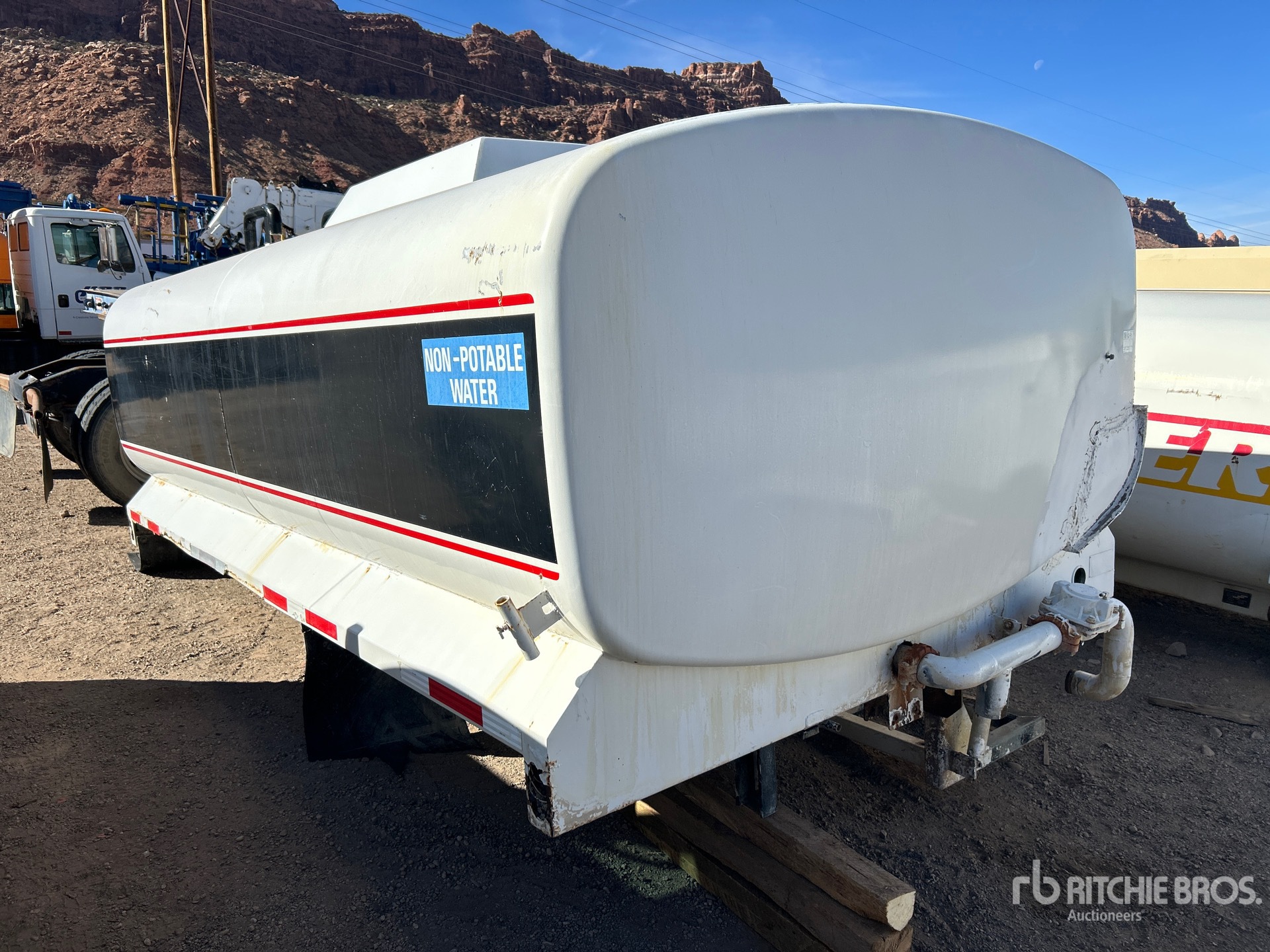 General Appearance with Bild, Ecke vorne rechts