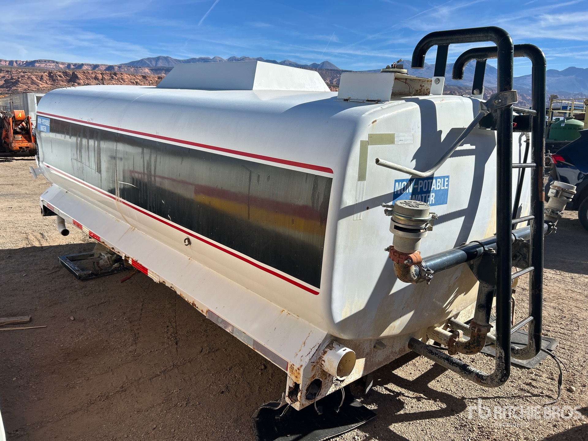 General Appearance with Bild, Ecke hinten links