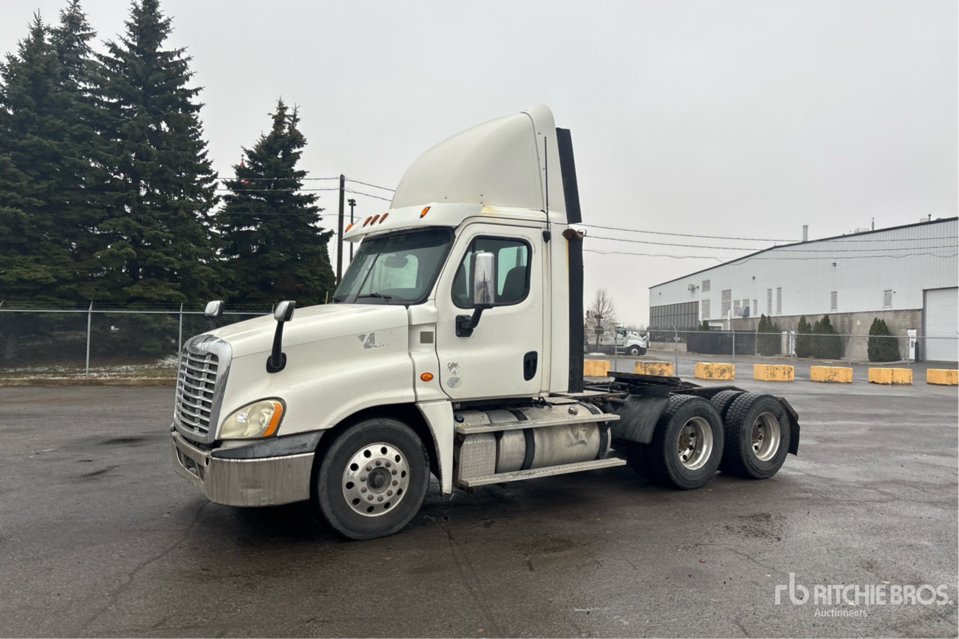 General Appearance with Image, coin avant gauche