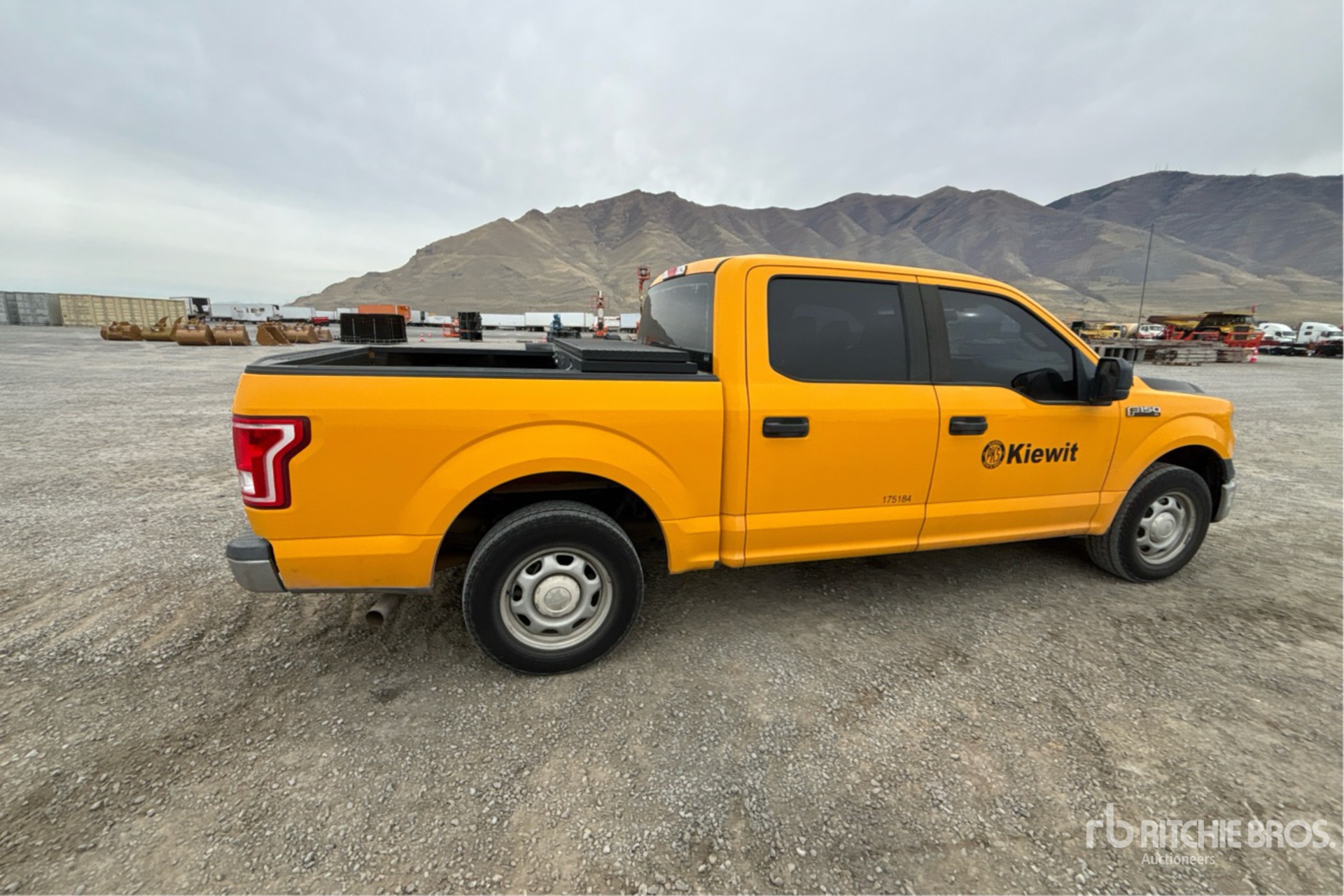 General Appearance with Foto, angolo anteriore sinistro