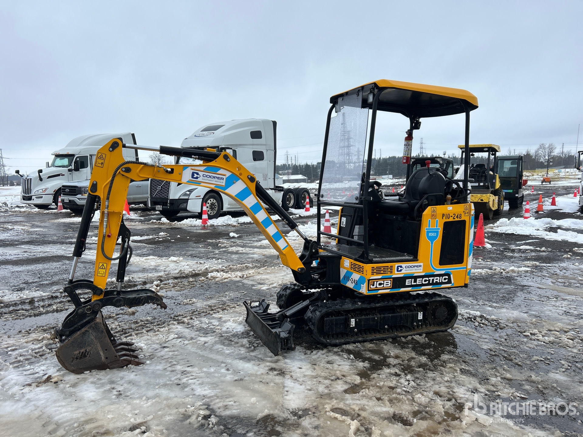 General Appearance with Picture, Left Front Corner