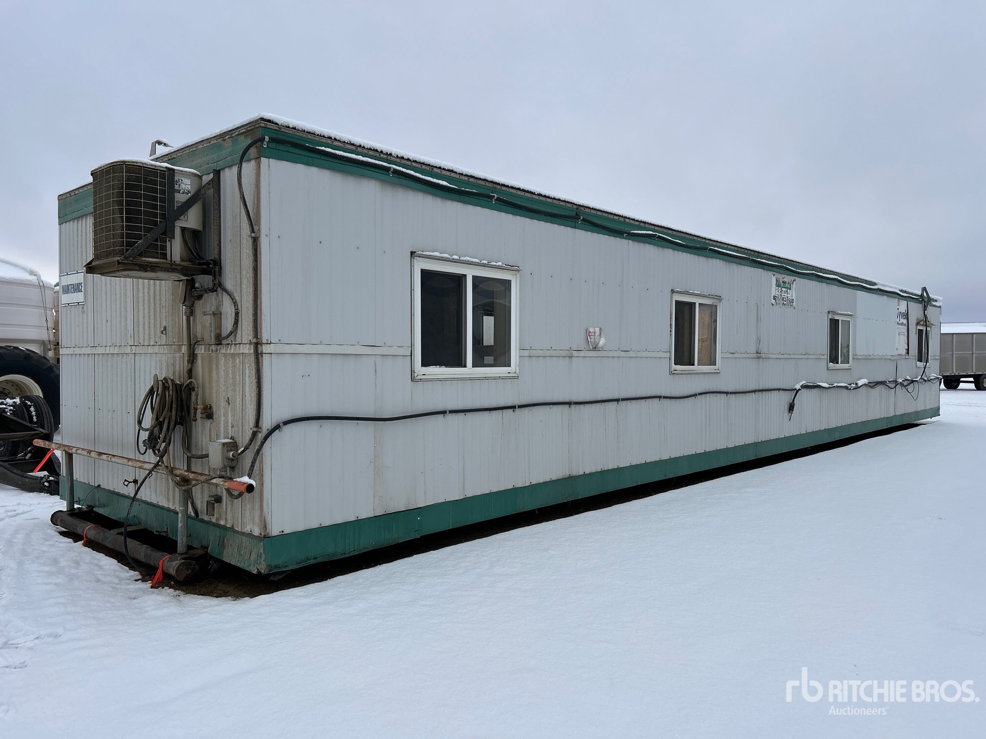 Aspect général with Image, coin arrière droit