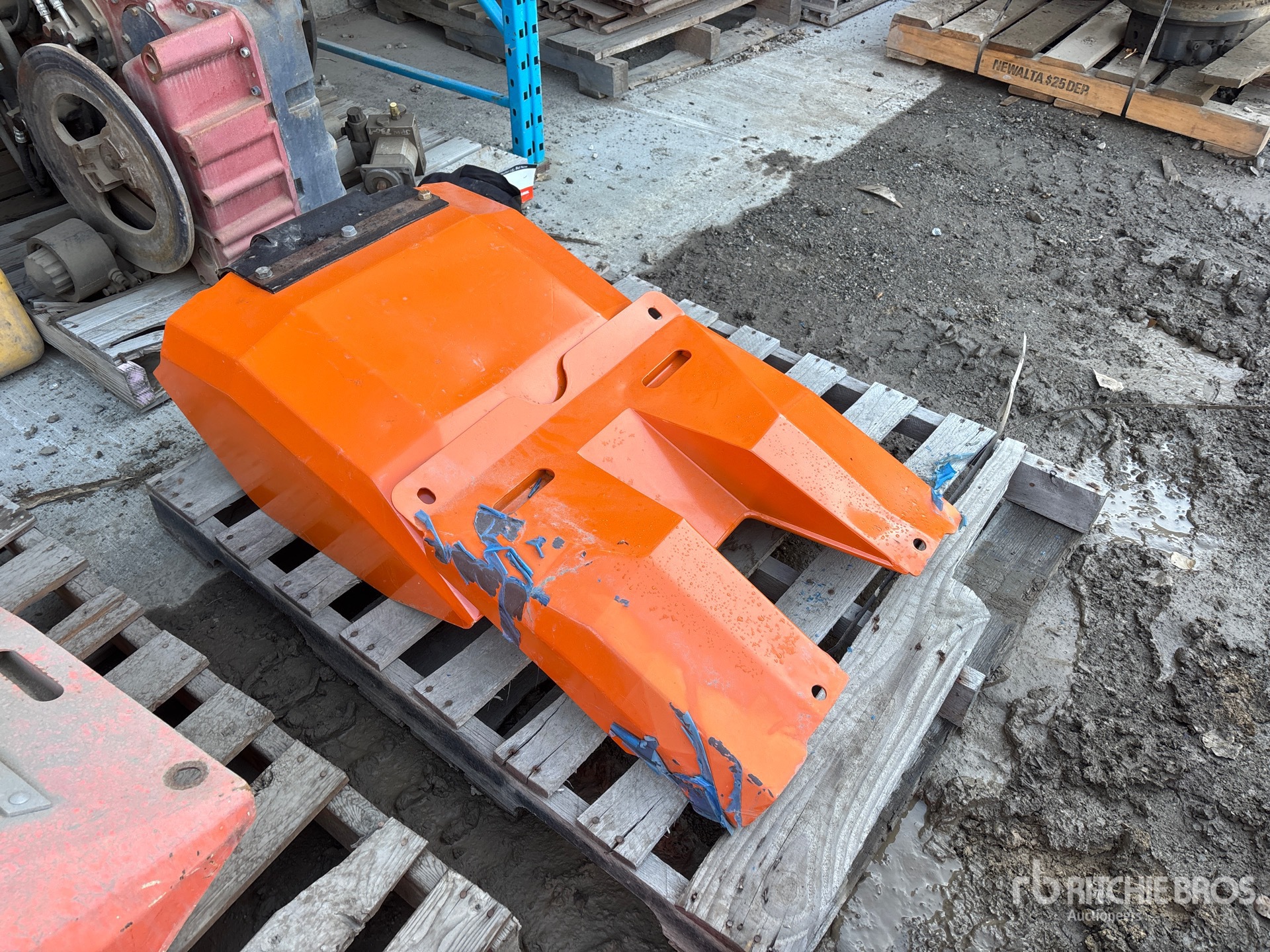 General Appearance with Bild, Ecke vorne rechts