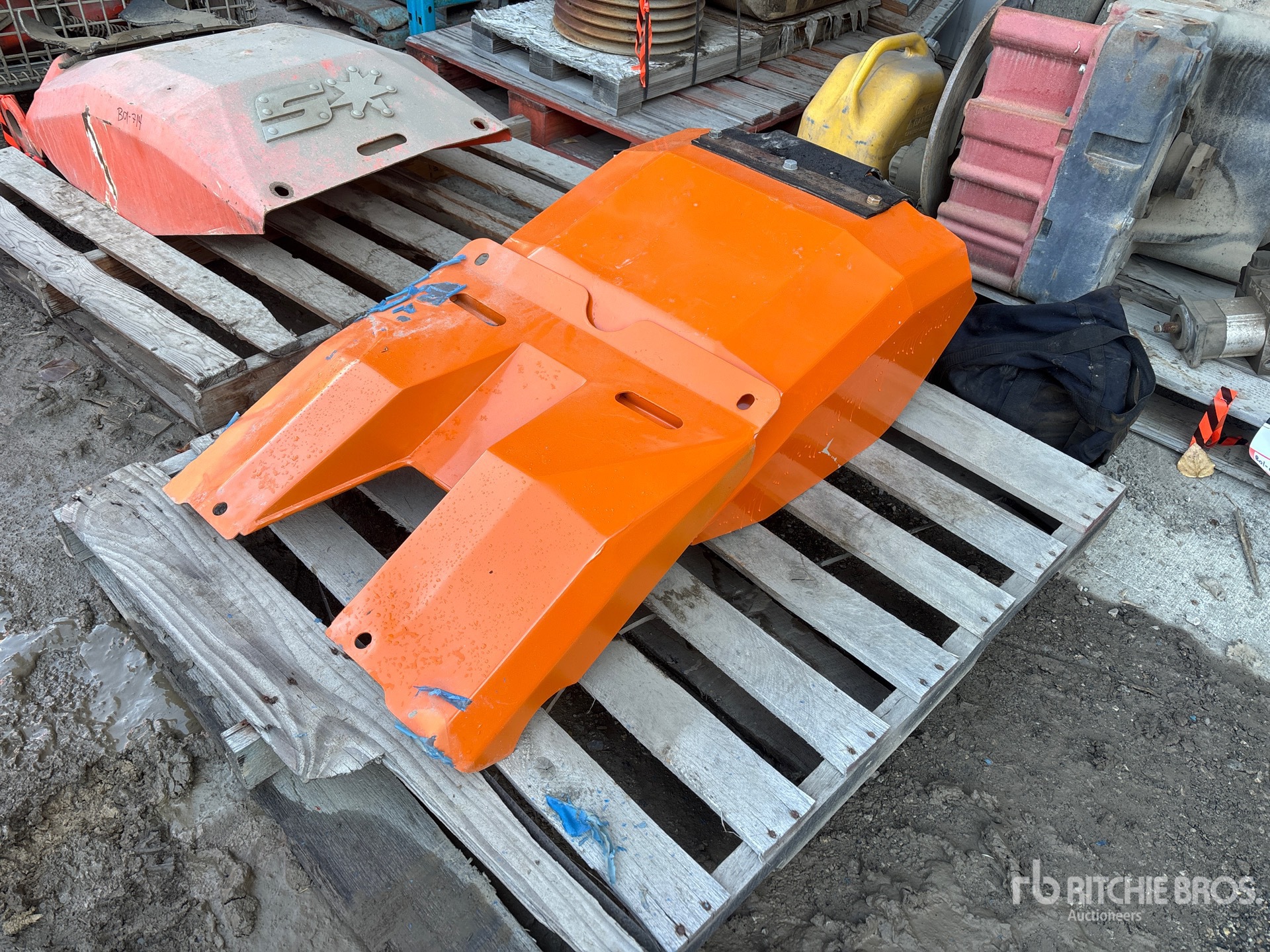 General Appearance with Bild, Ecke vorne links