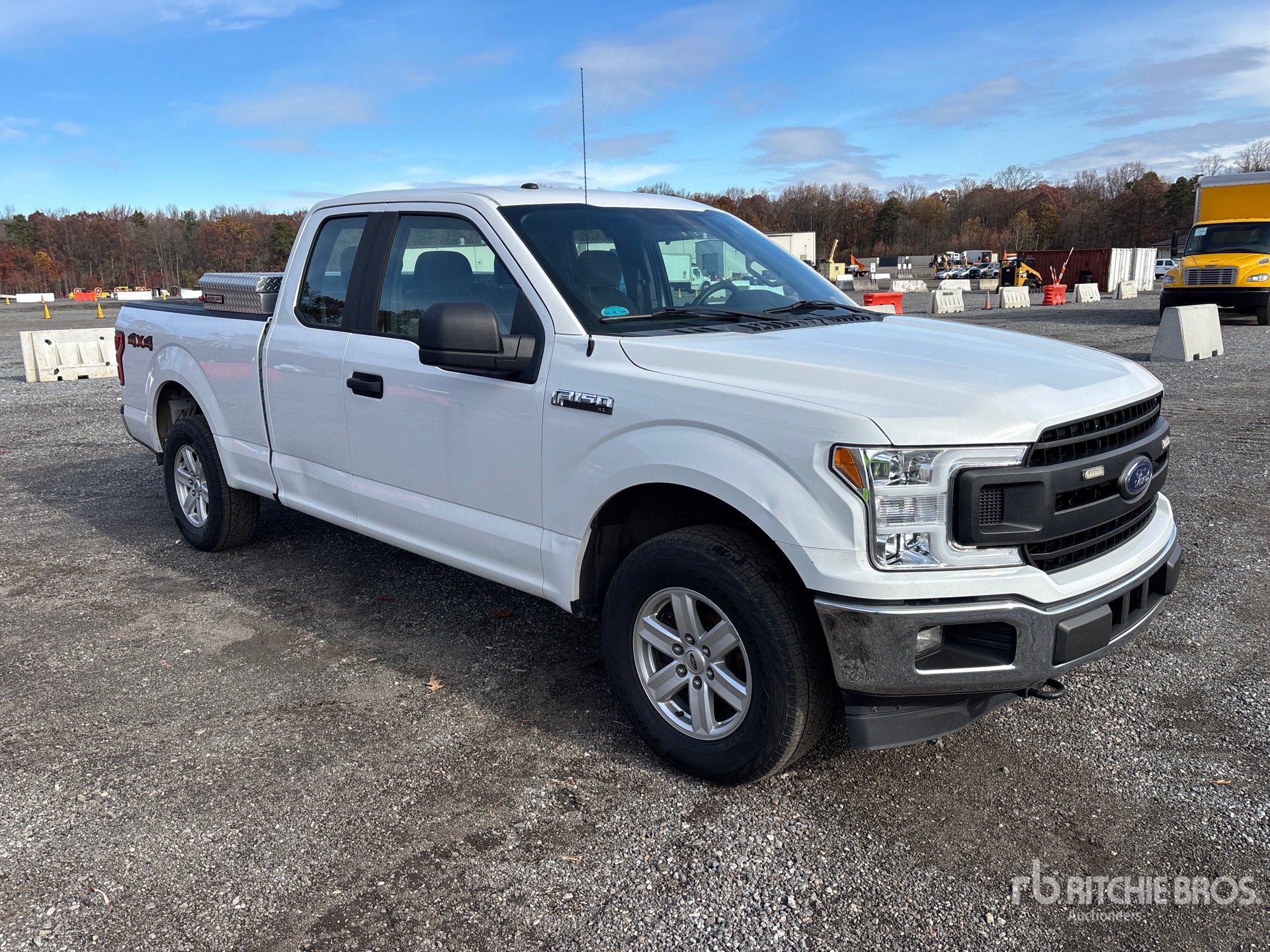 General Appearance with Bild, Ecke vorne rechts