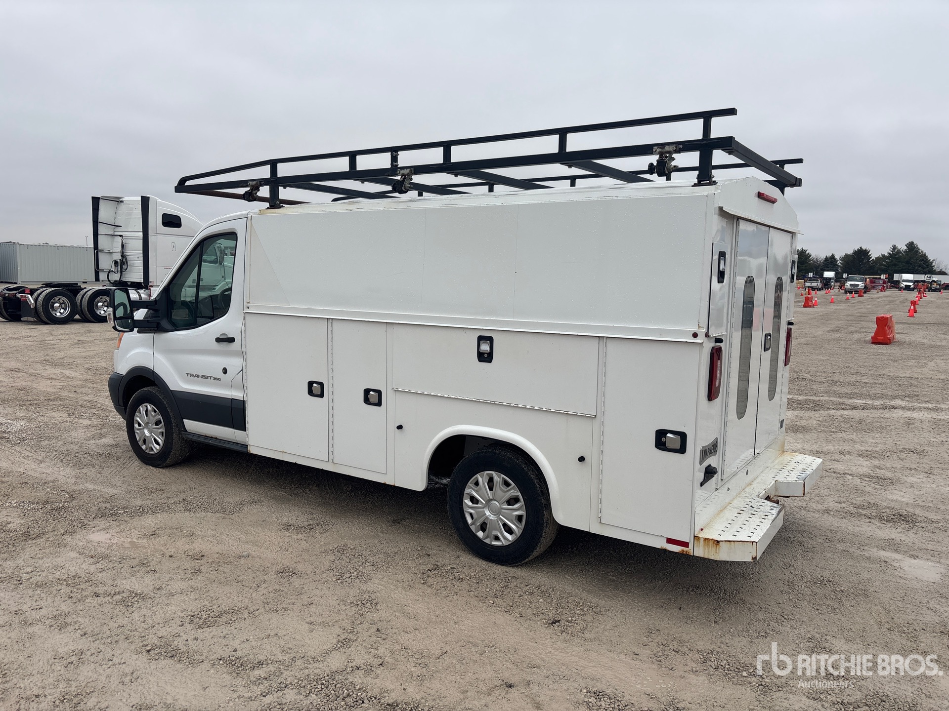 General Appearance with Foto, angolo posteriore sinistro