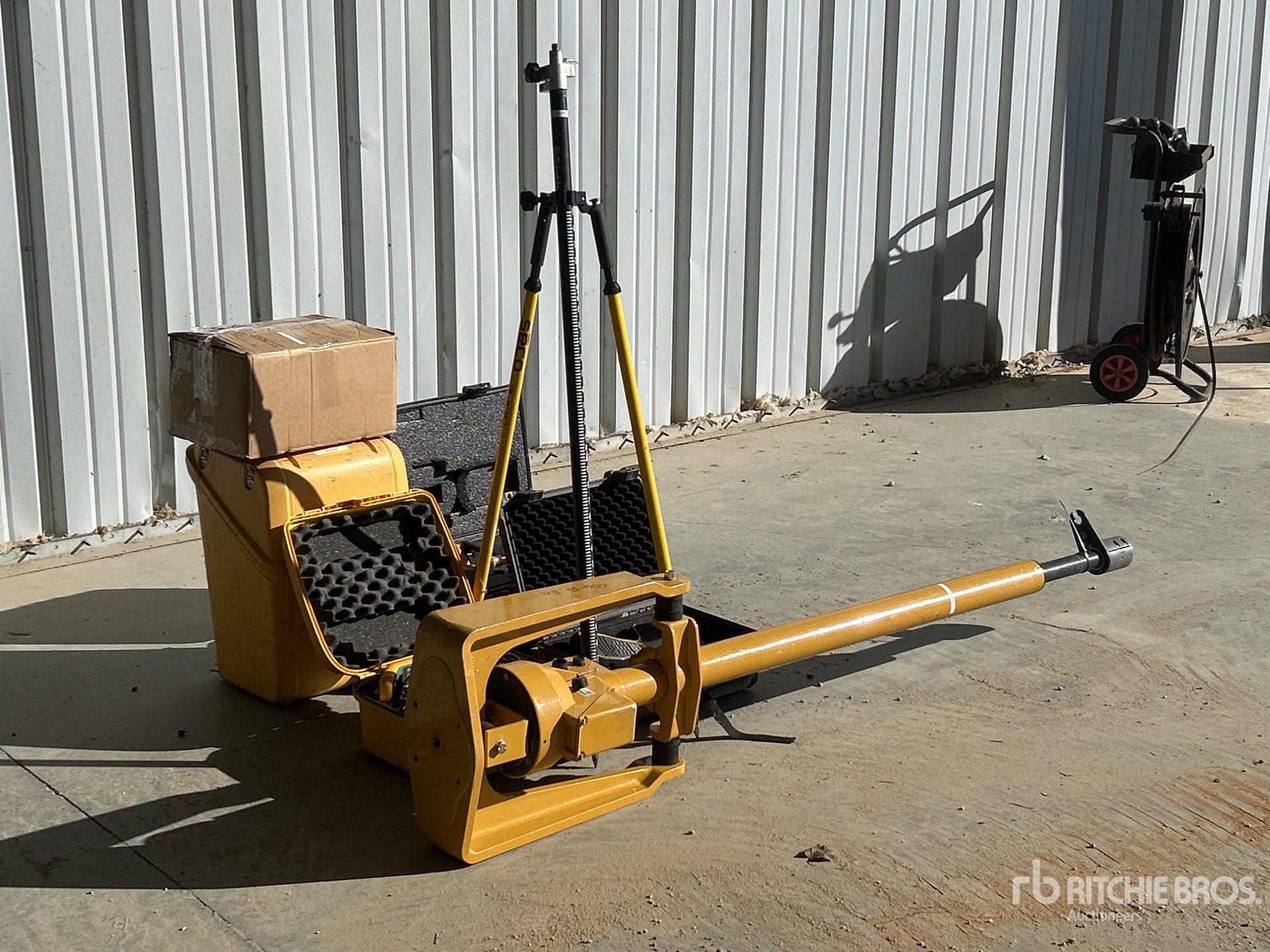 General Appearance with Bild, Ecke vorne rechts