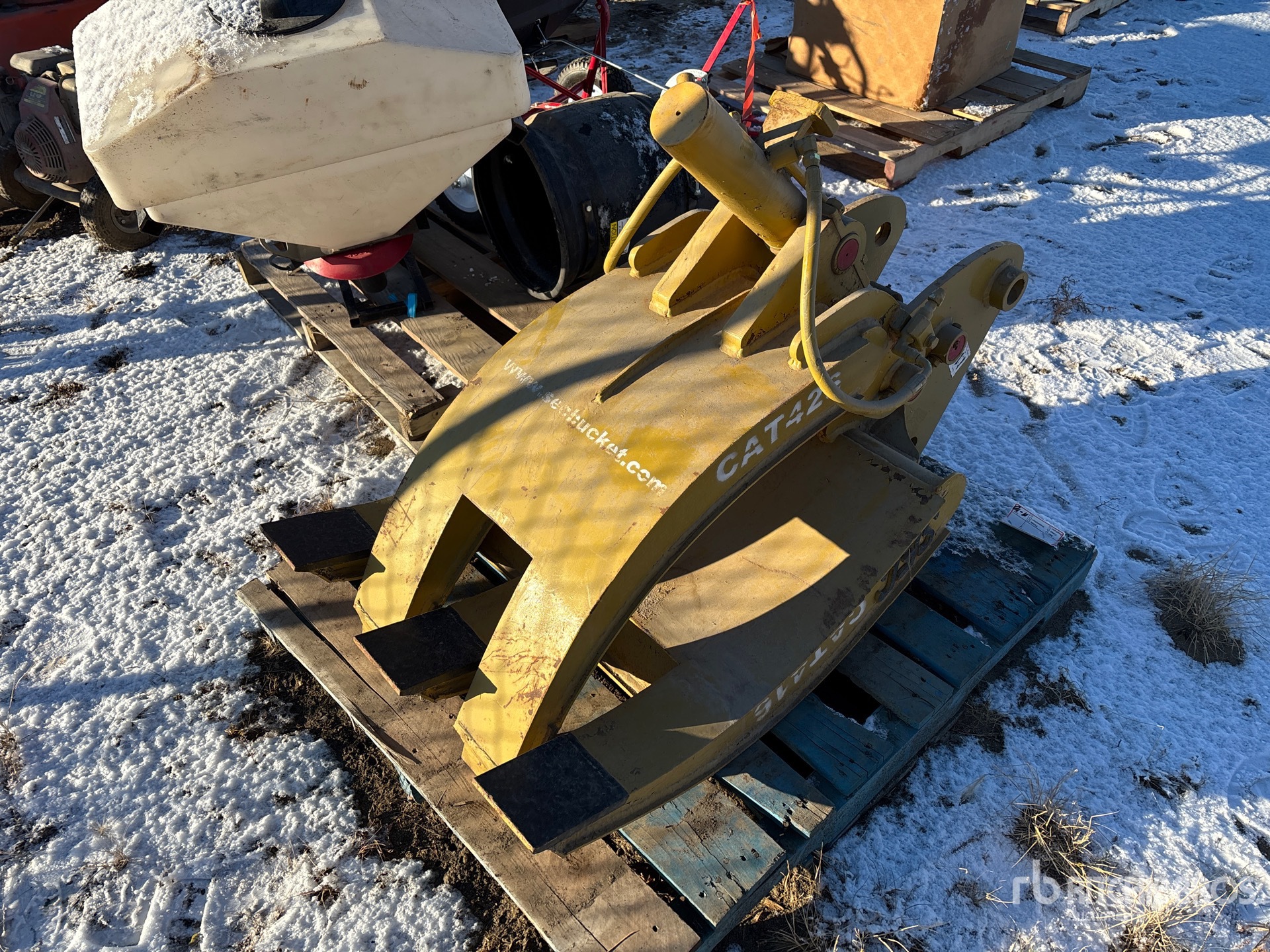 General Appearance with Bild, Ecke vorne links