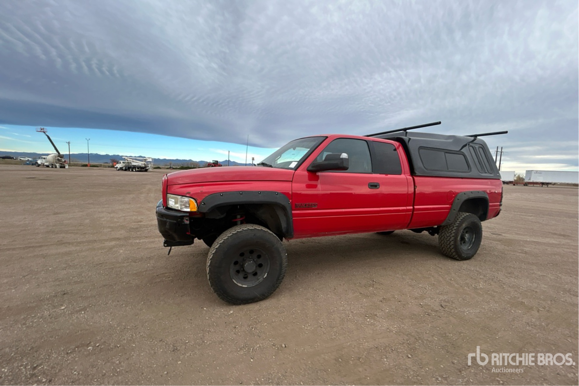 General Appearance with Foto, angolo anteriore sinistro