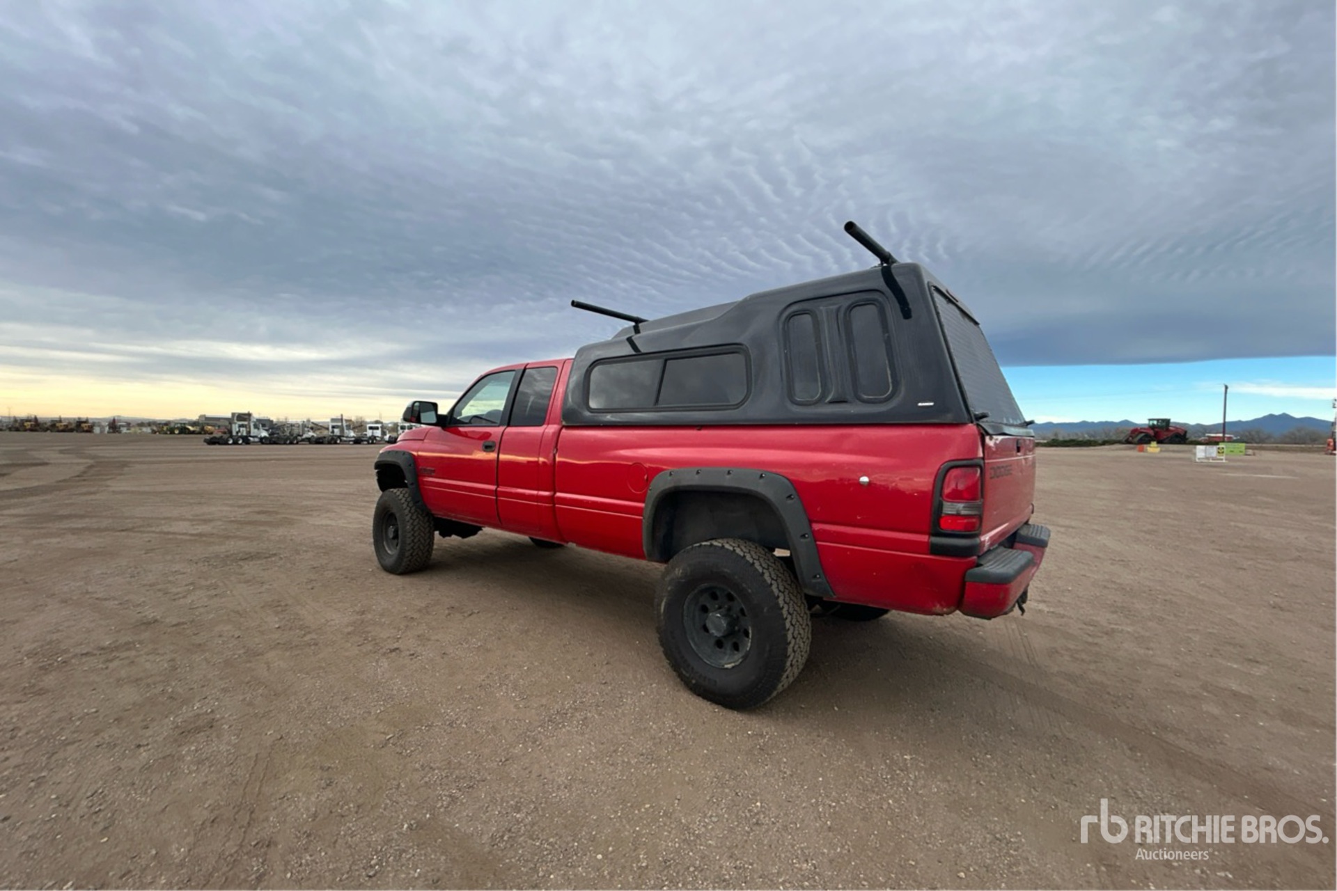 General Appearance with Foto, angolo posteriore sinistro