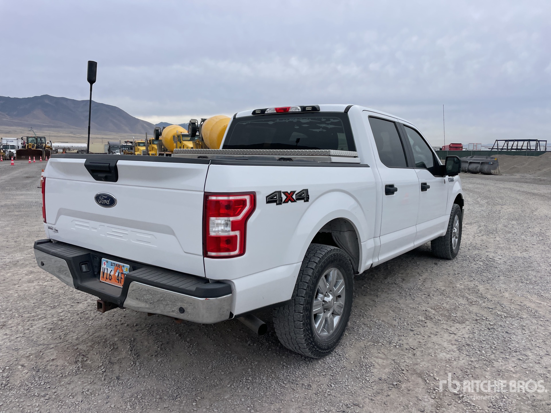 Aspect général with Image, coin arrière droit