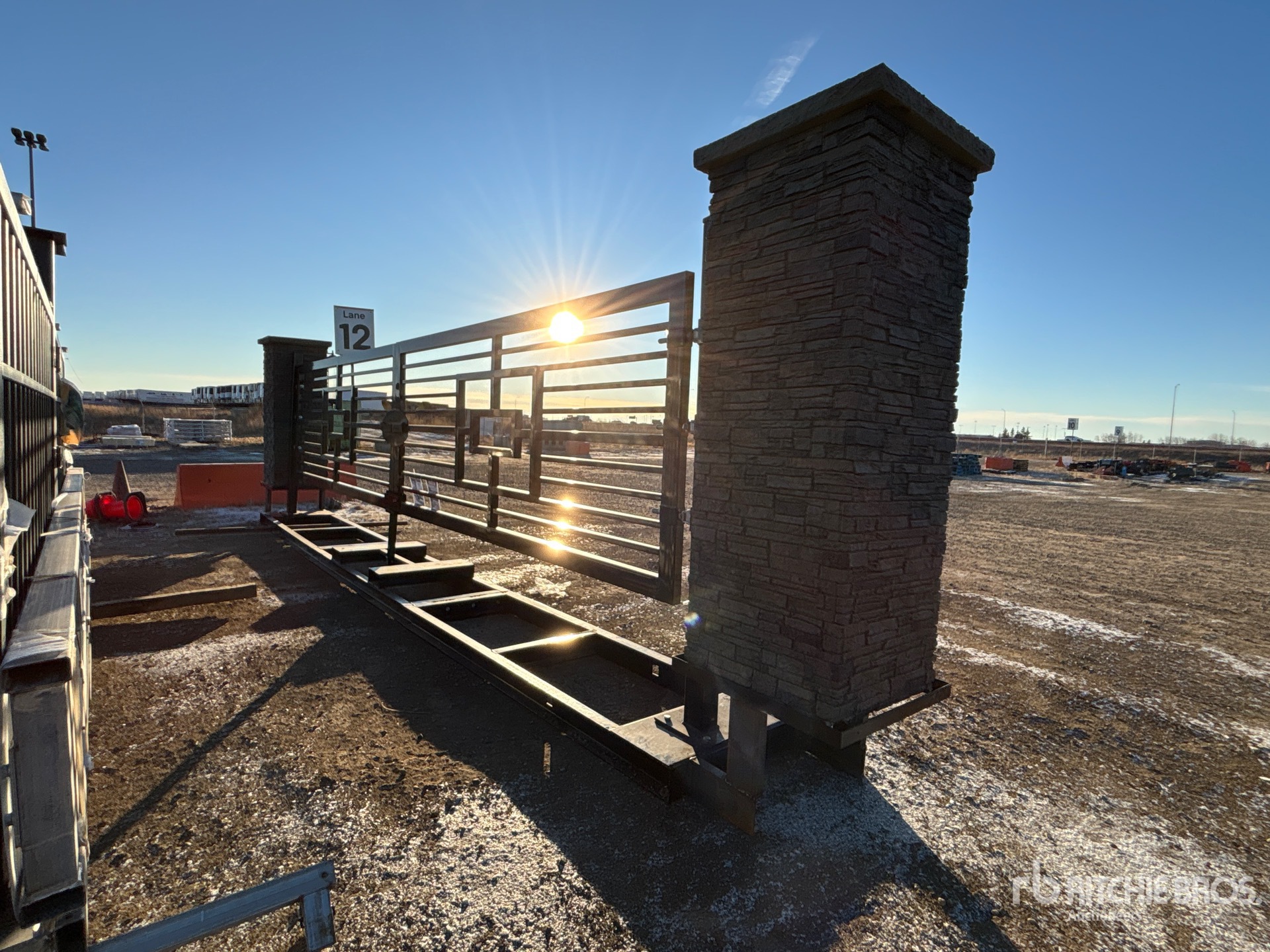 General Appearance with Foto, angolo anteriore sinistro