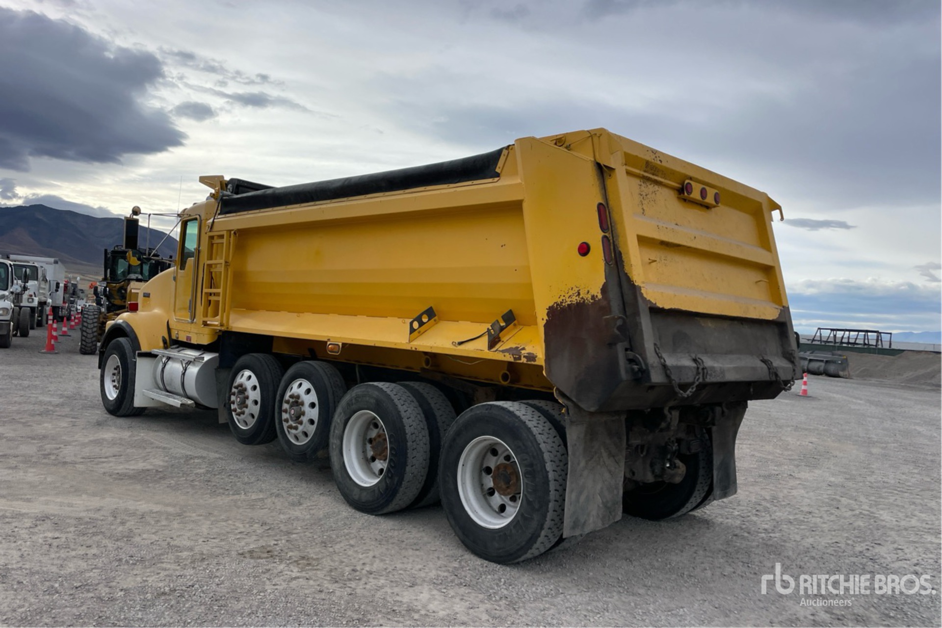 General Appearance with Bild, Ecke hinten links