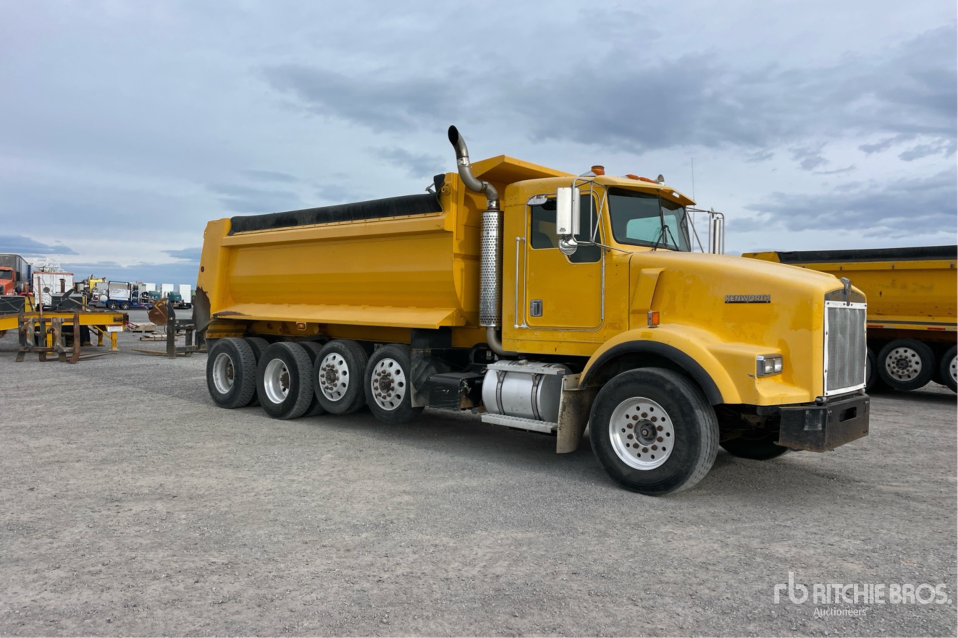 General Appearance with Bild, Ecke vorne rechts