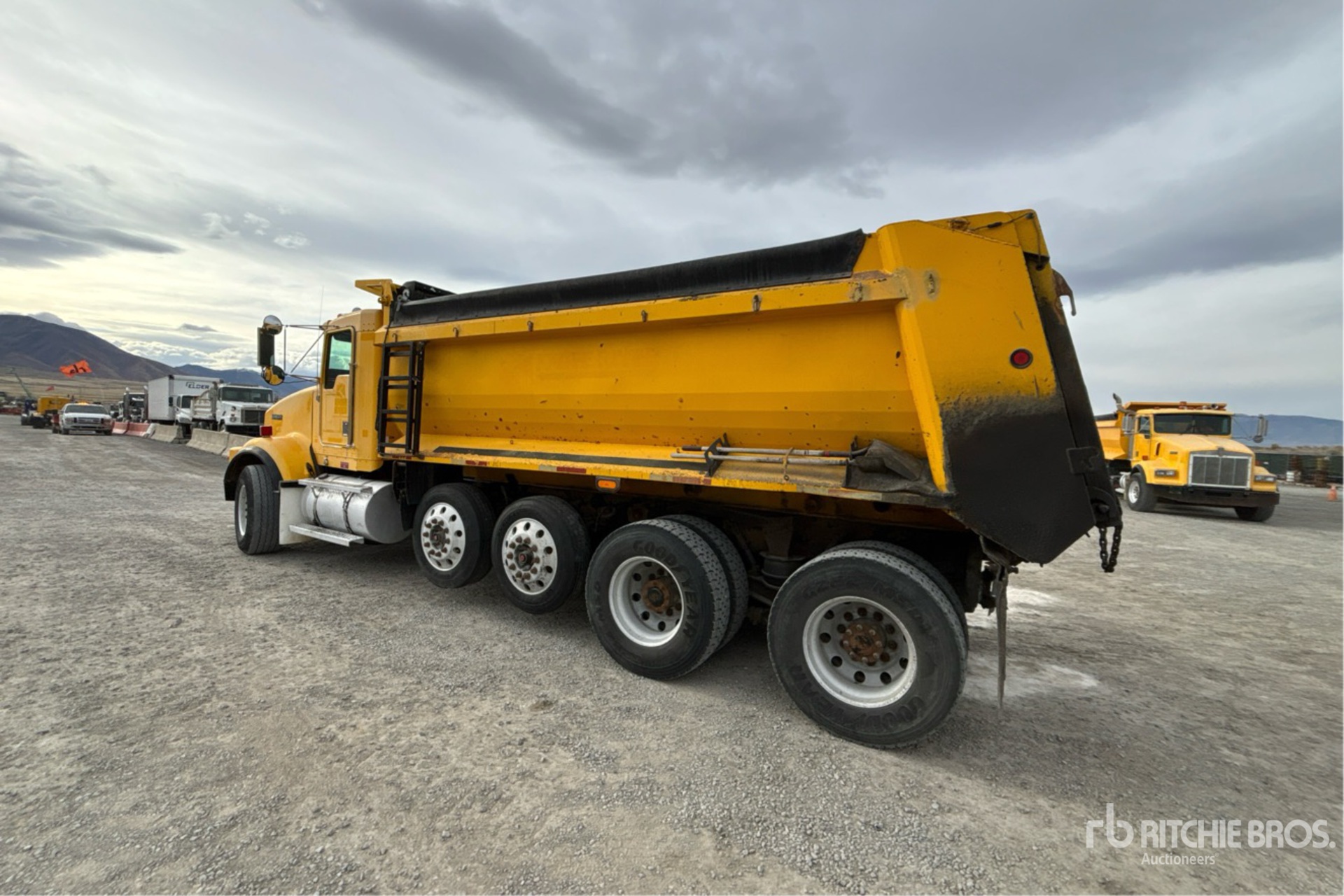 General Appearance with Bild, Ecke hinten links